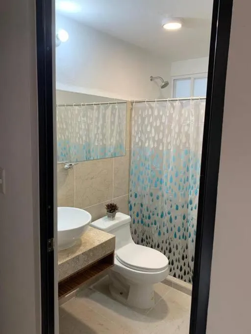 Hermoso apartamento piscina, céntrico, área libre.