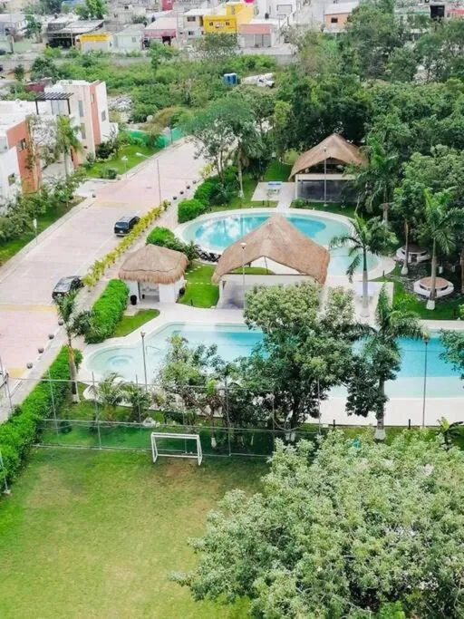 Hermoso apartamento piscina, céntrico, área libre.