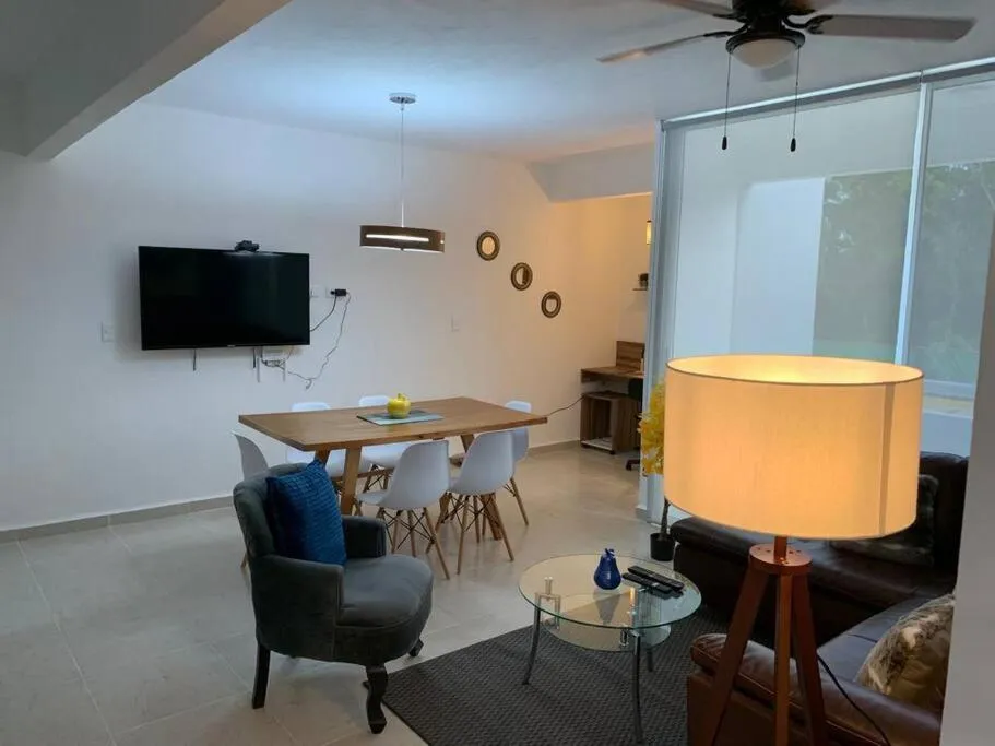 Hermoso apartamento piscina, céntrico, área libre.