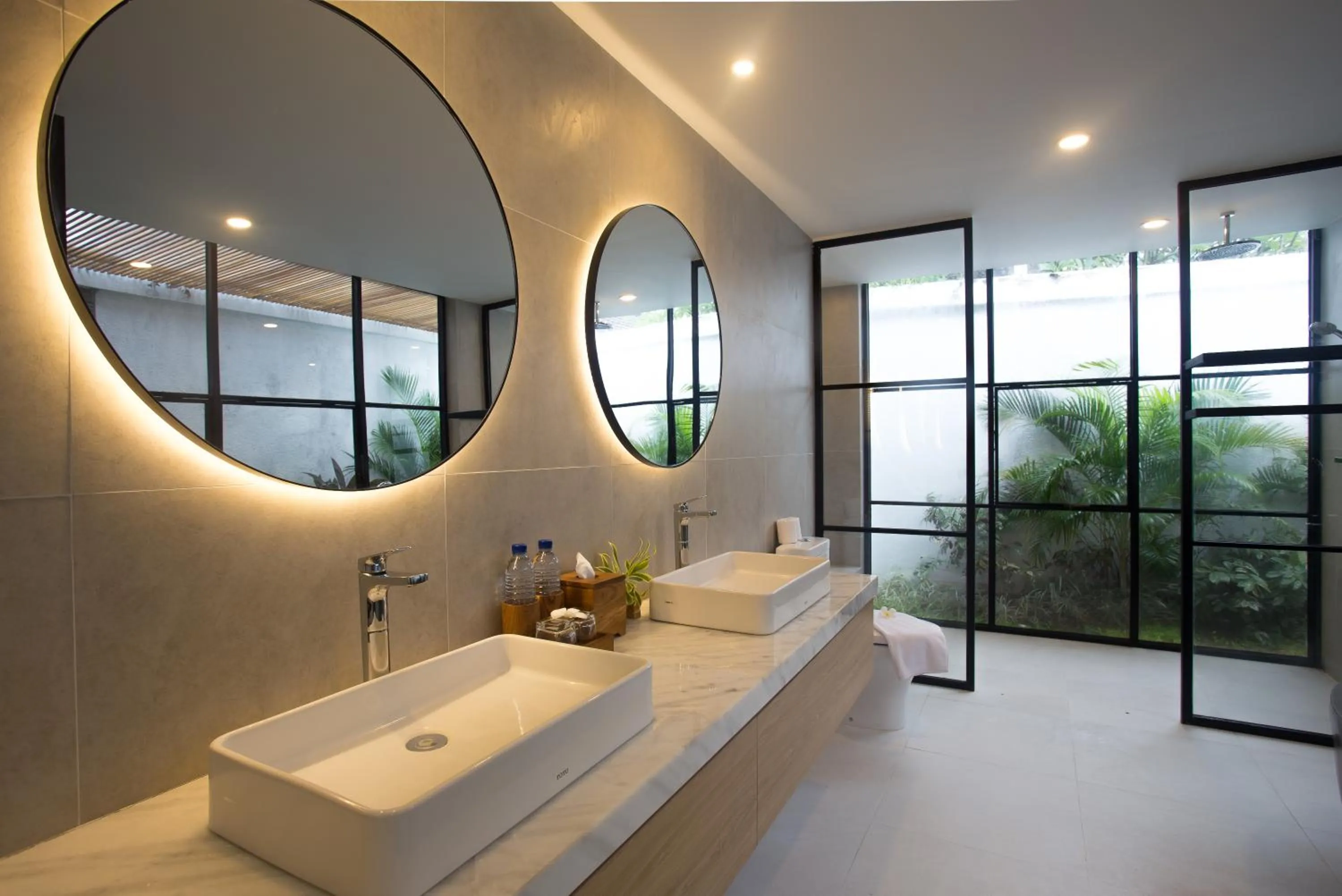 Toilet in The Kon's Villa Bali Seminyak