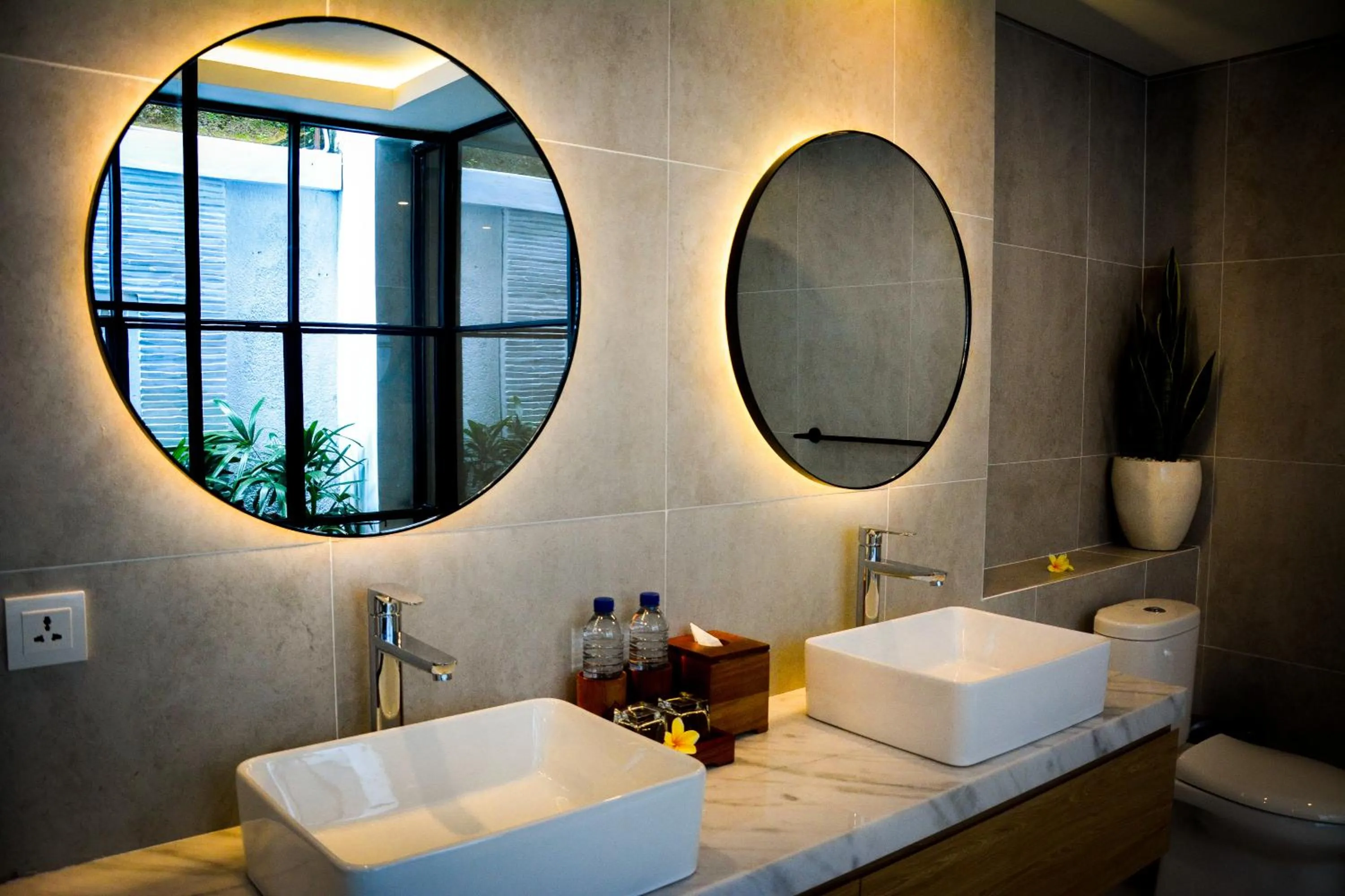 Toilet in The Kon's Villa Bali Seminyak