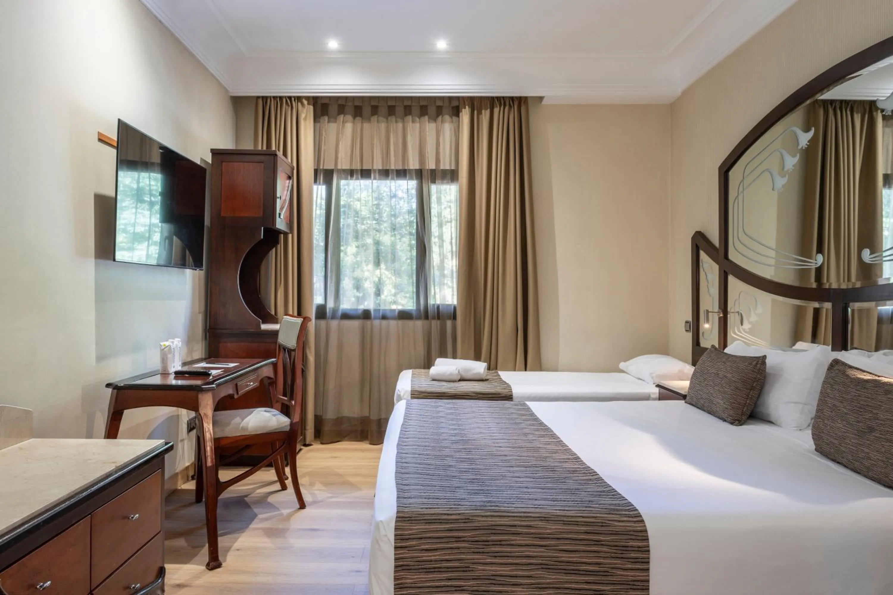 Bedroom, Bed in Petit Palace Arturo Soria Alcalá