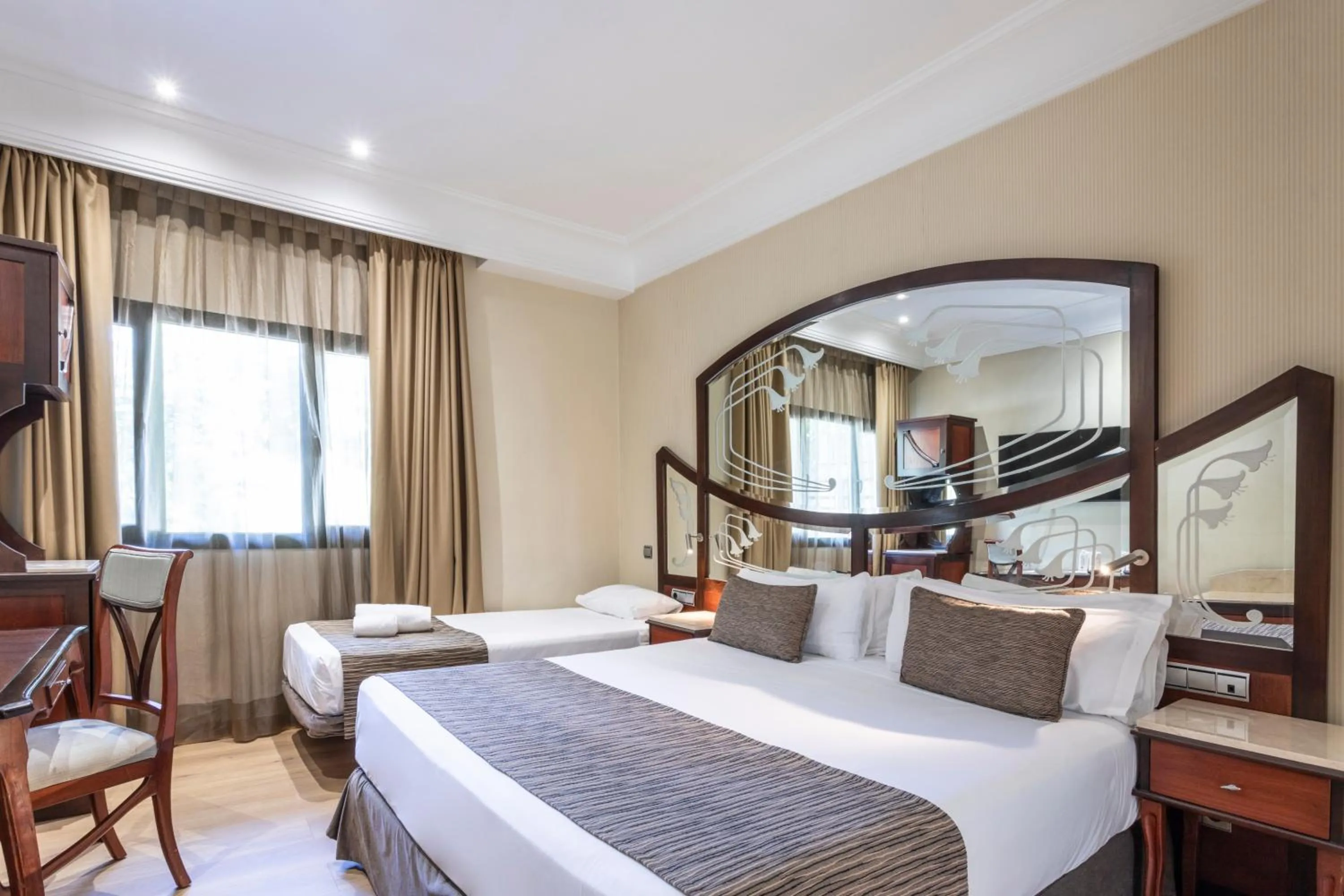 Bedroom, Bed in Petit Palace Arturo Soria Alcalá