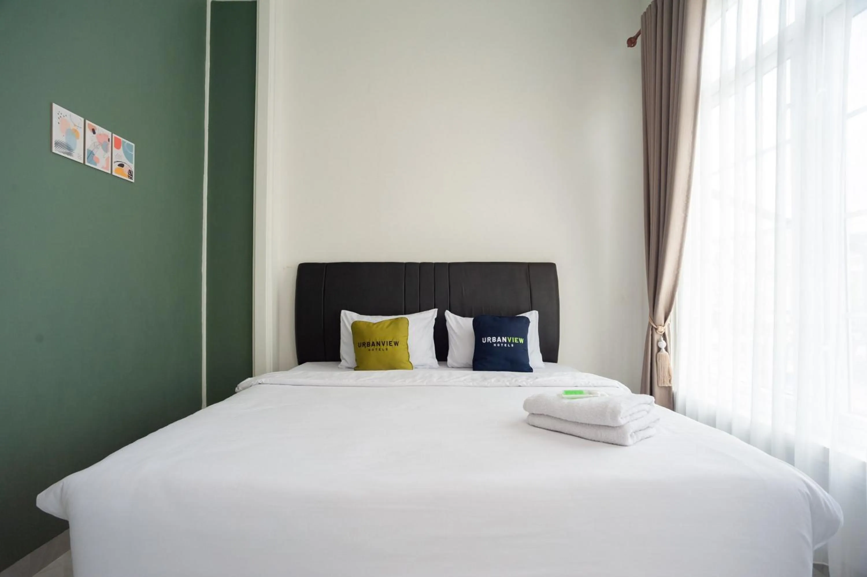 Bedroom, Bed in Urbanview Hotel Bong Gajah Lampung