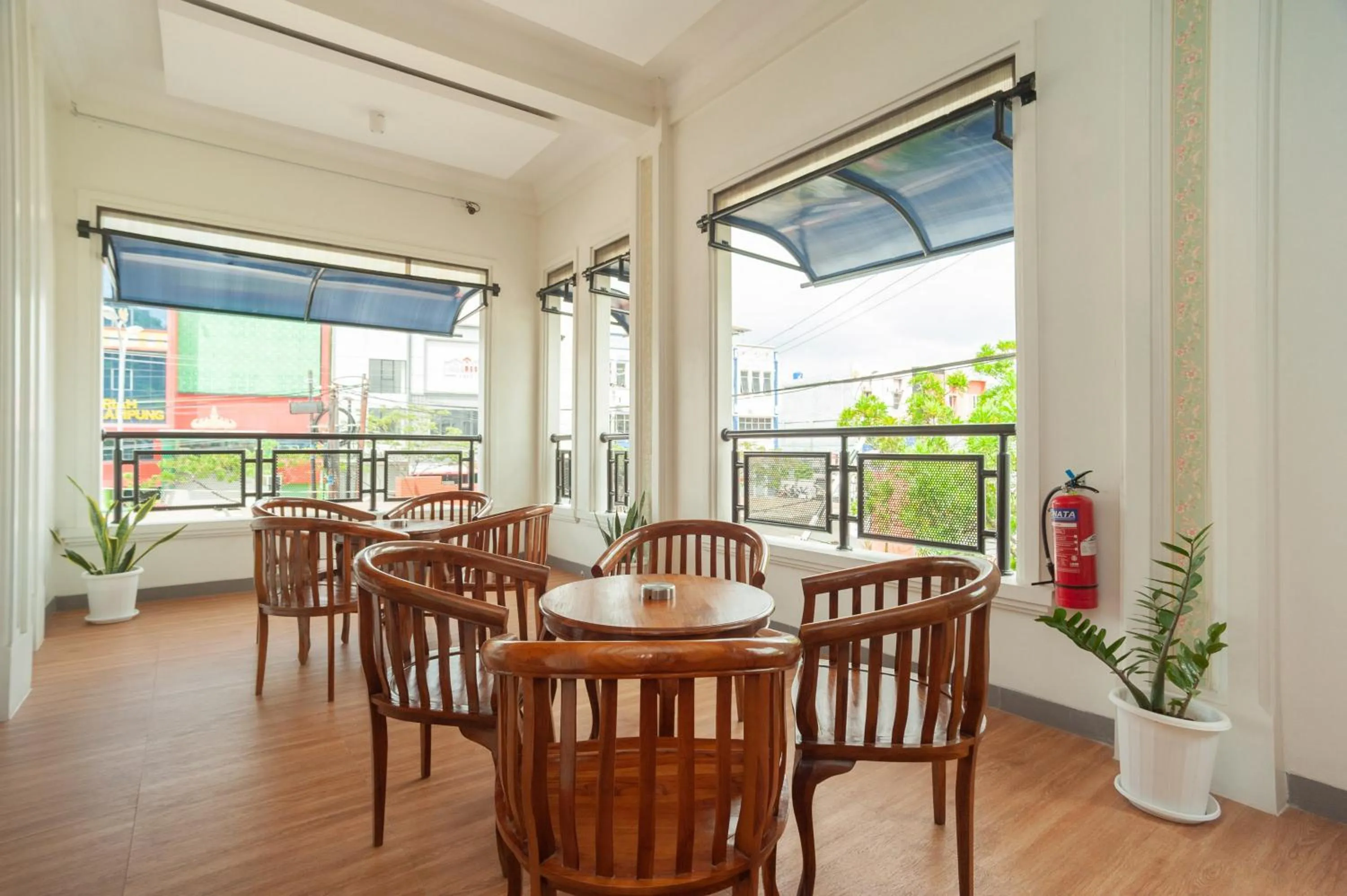 Seating area in Urbanview Hotel Bong Gajah Lampung
