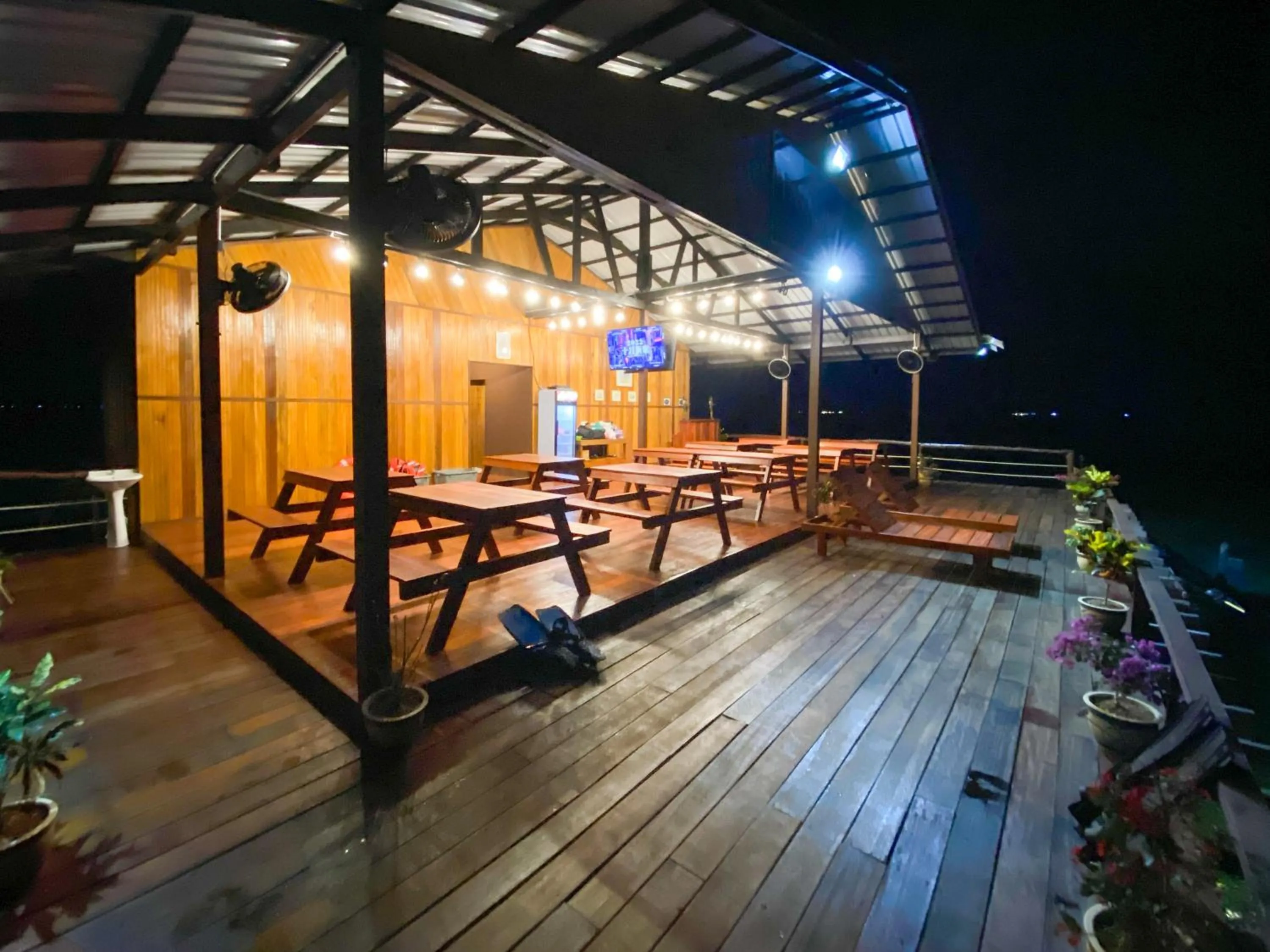 Restaurant/places to eat in Pavalintang Resort