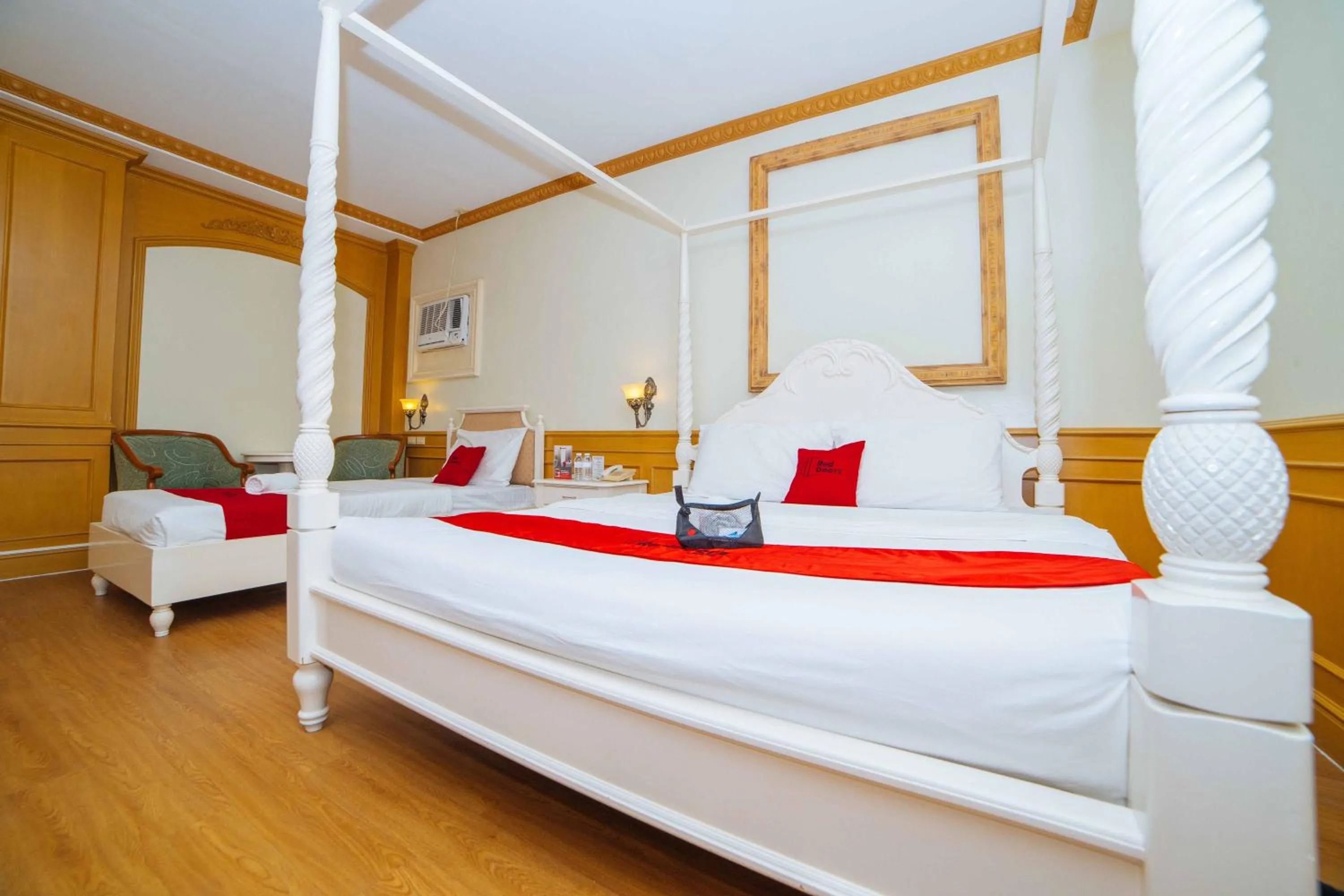 Bed in Hotel Vanna Angeles City Pampanga by RedDoorz