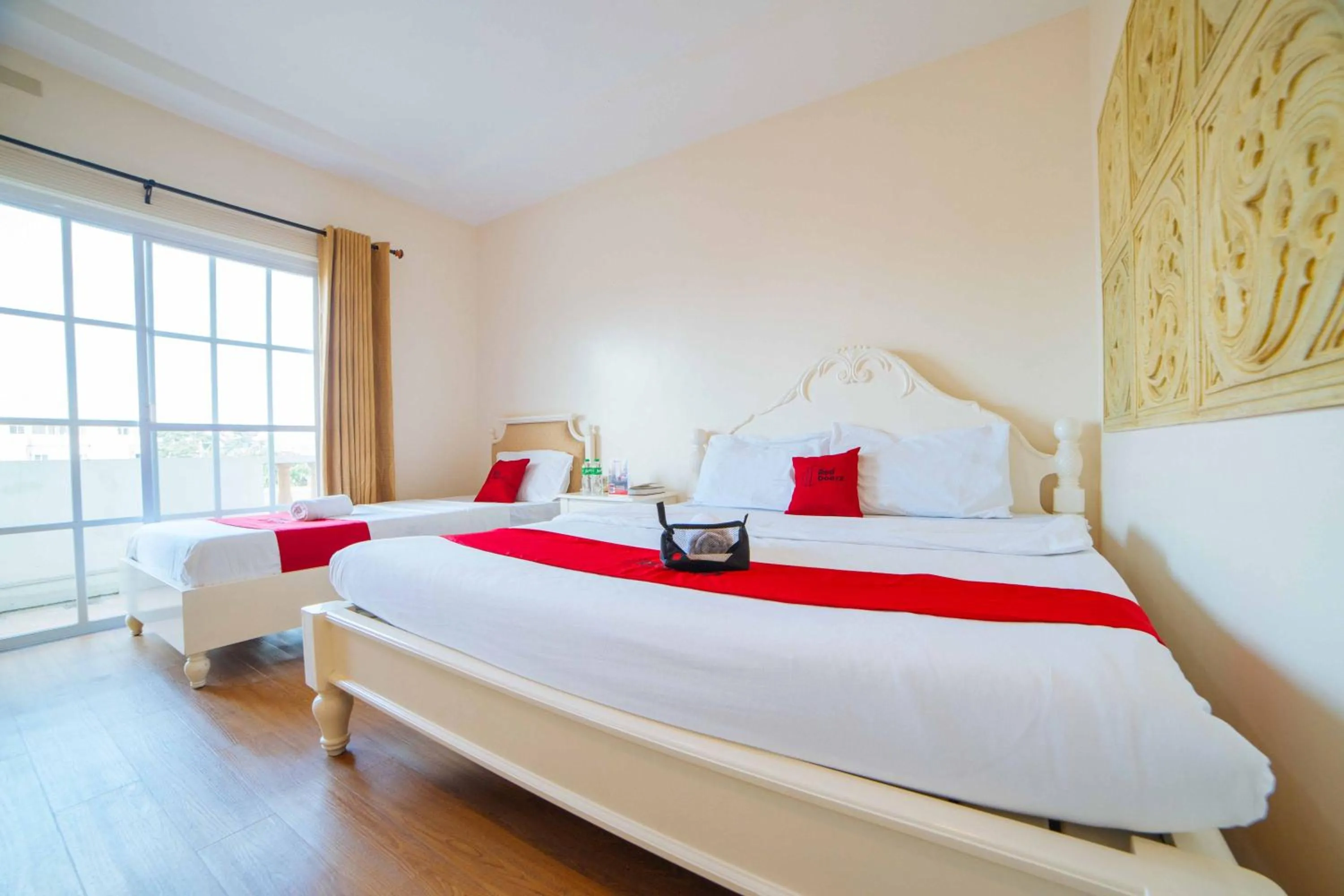 Bed in Hotel Vanna Angeles City Pampanga by RedDoorz