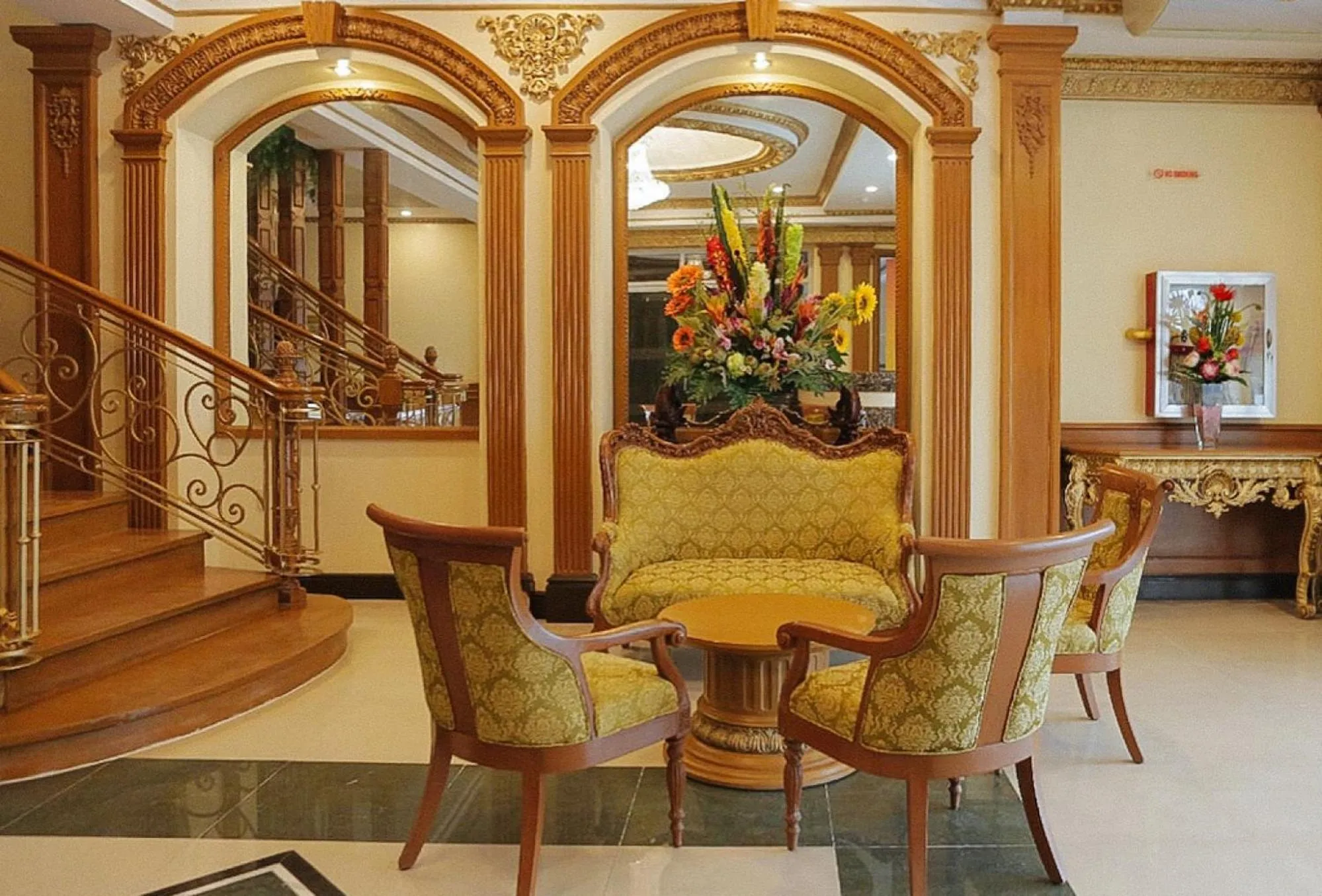 Lobby or reception in Hotel Vanna Angeles City Pampanga by RedDoorz