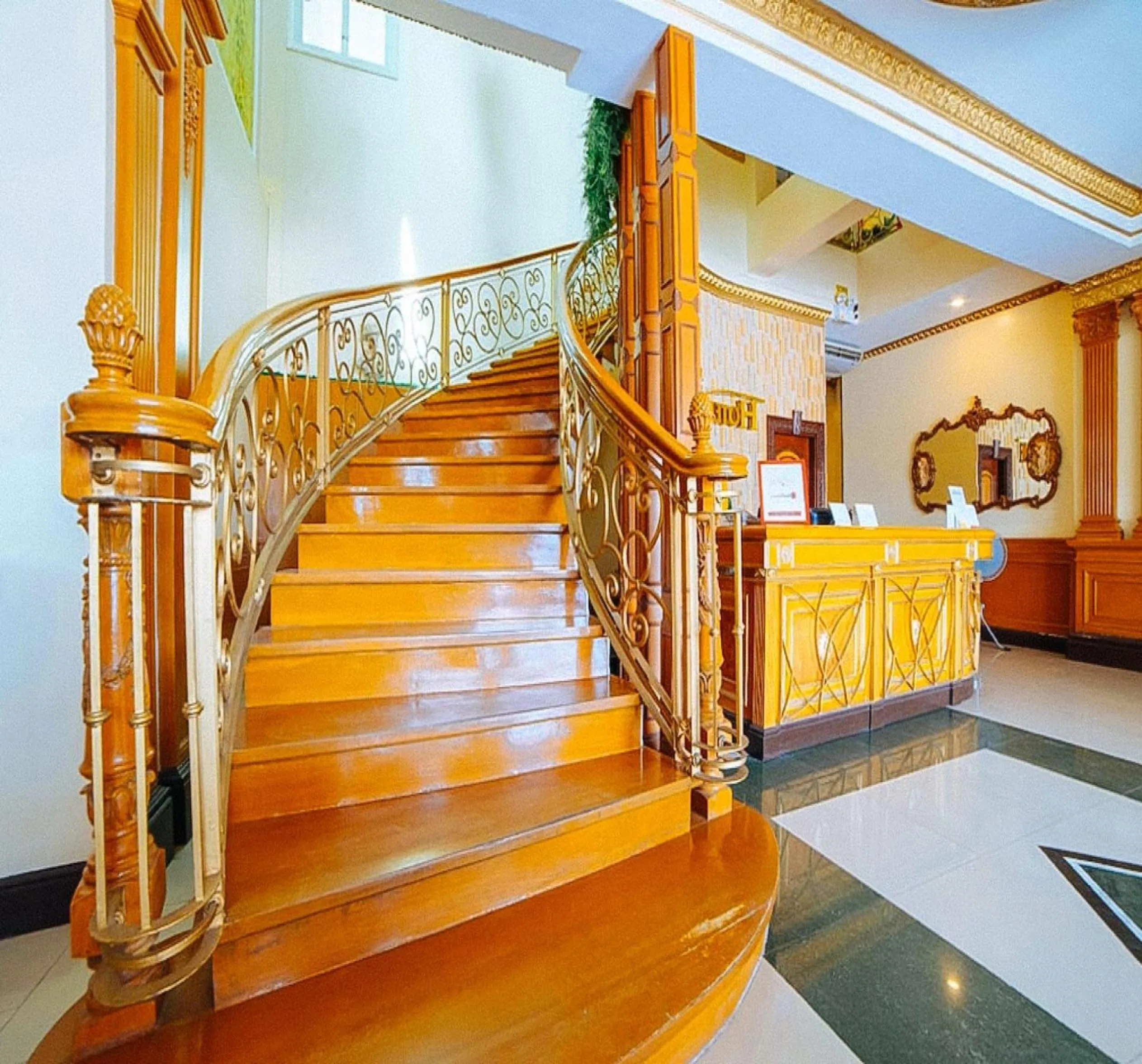 Lobby or reception in Hotel Vanna Angeles City Pampanga by RedDoorz