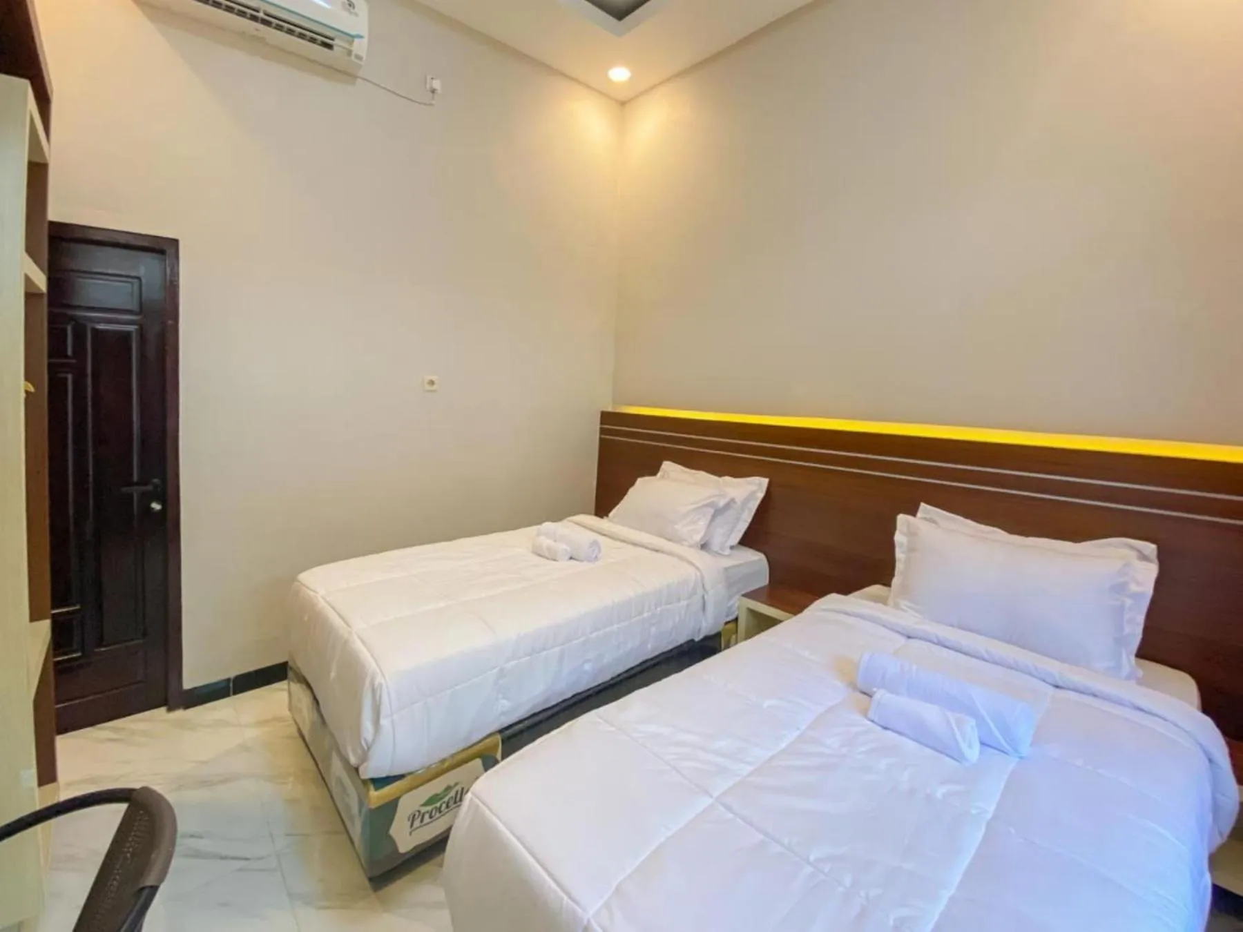 Bedroom, Bed in RedDoorz Plus at Orange Diponogoro Palangkaraya
