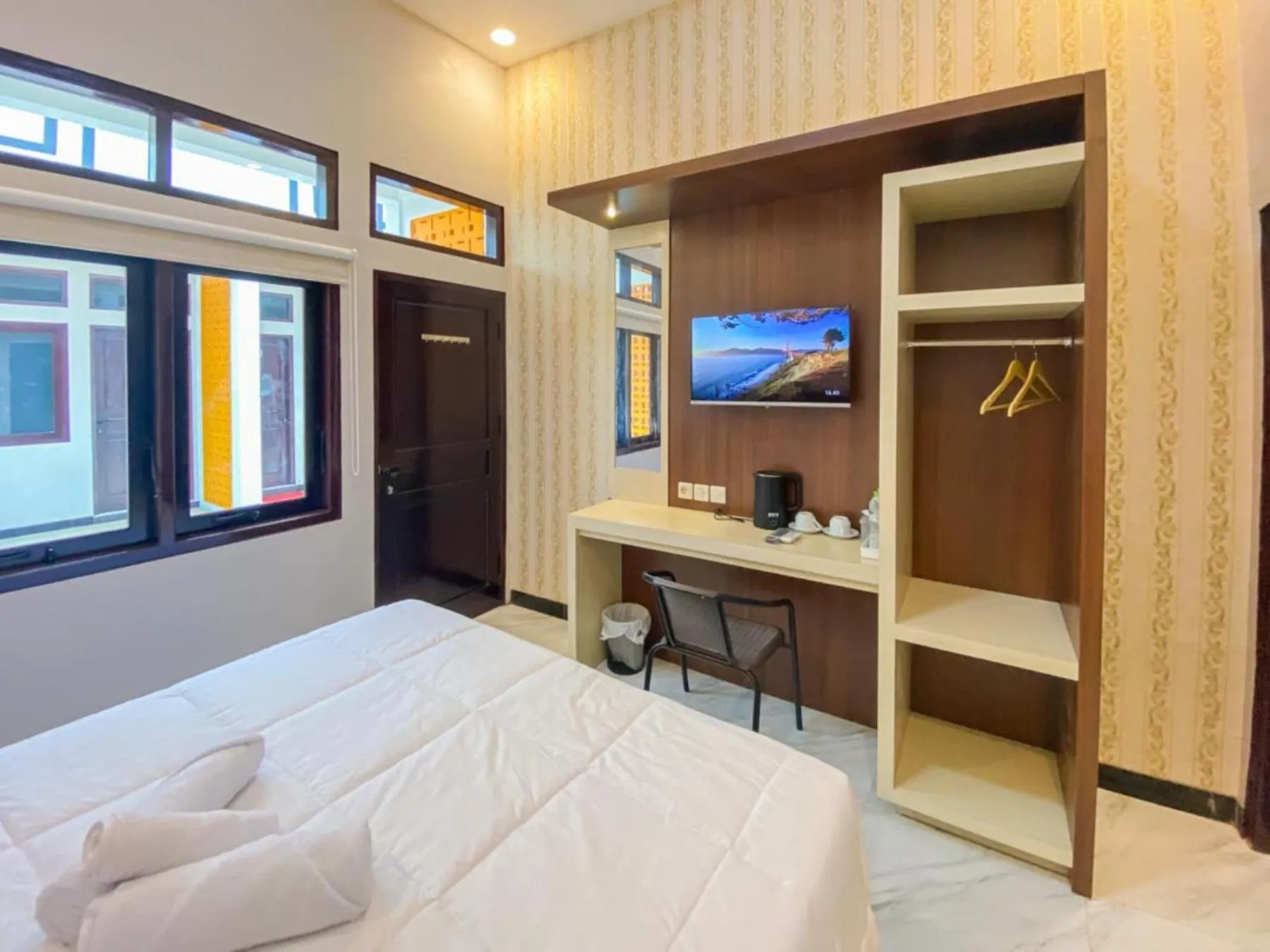 Bedroom, Bed in RedDoorz Plus at Orange Diponogoro Palangkaraya