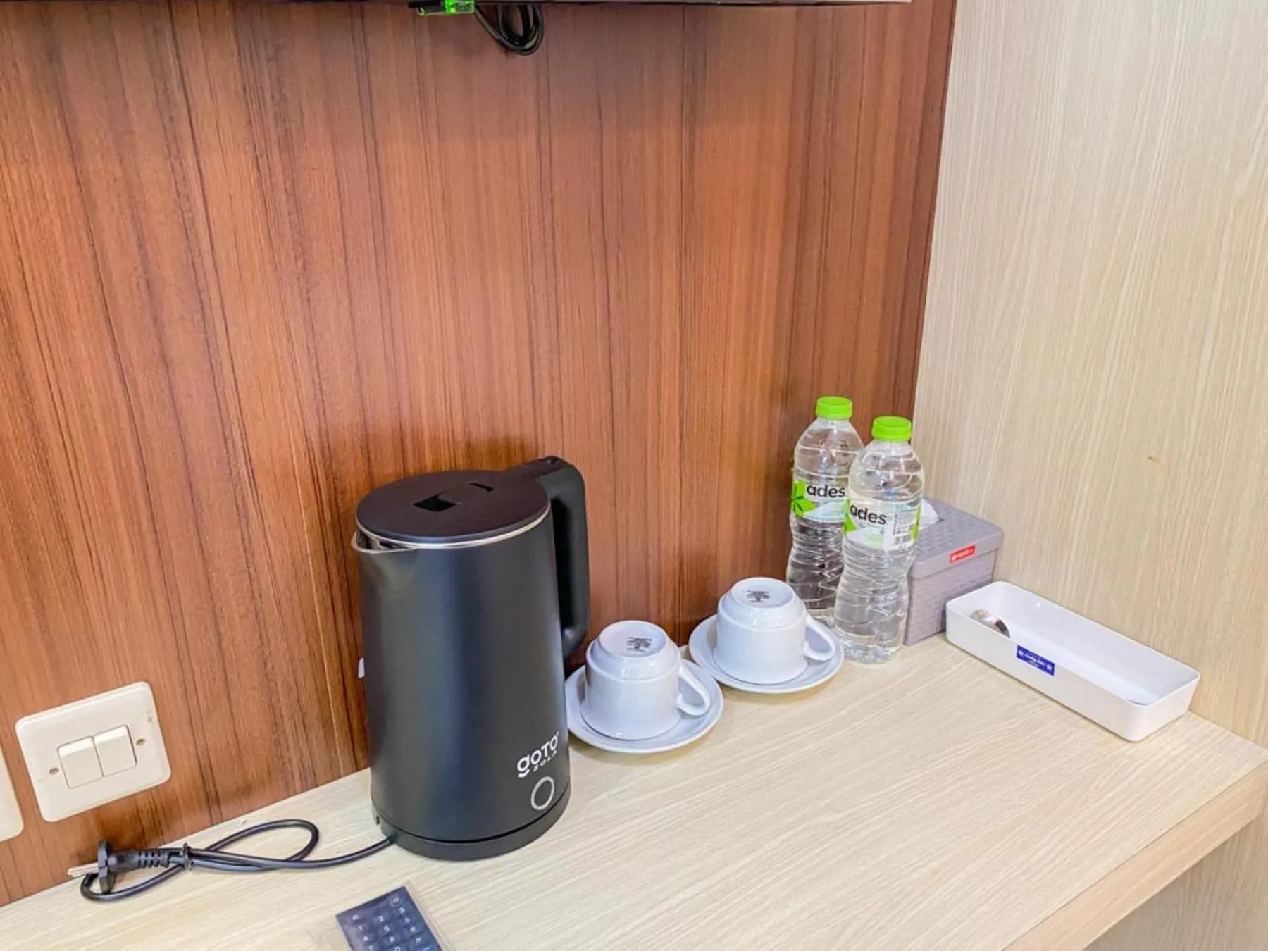 Coffee/tea facilities in RedDoorz Plus at Orange Diponogoro Palangkaraya