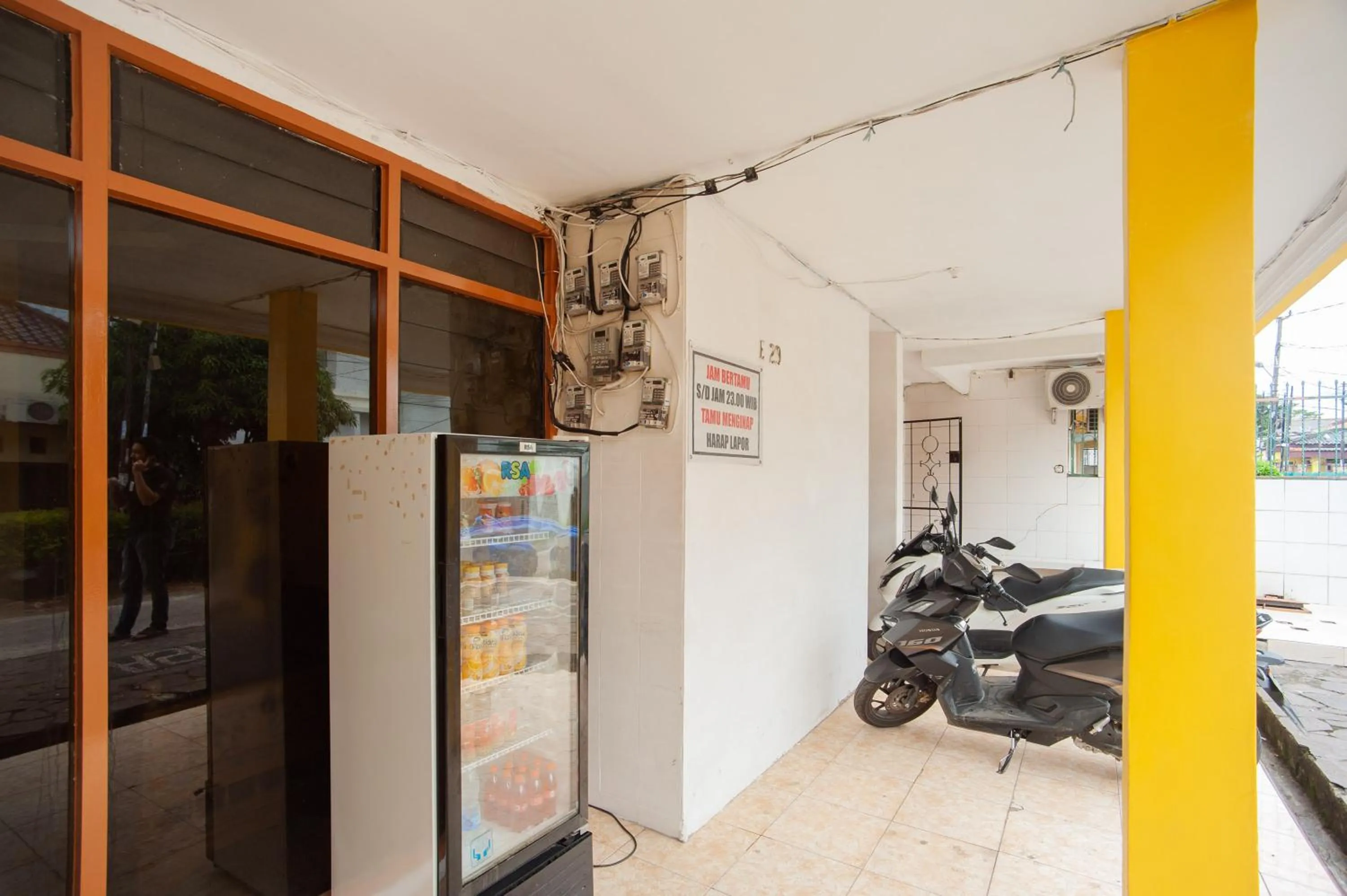 Facade/entrance in RedDoorz Syariah at Jalan Wayhitam Palembang