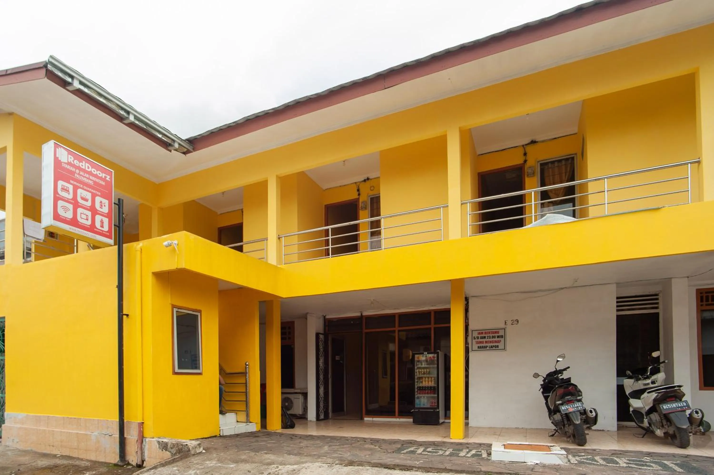 Property building in RedDoorz Syariah at Jalan Wayhitam Palembang