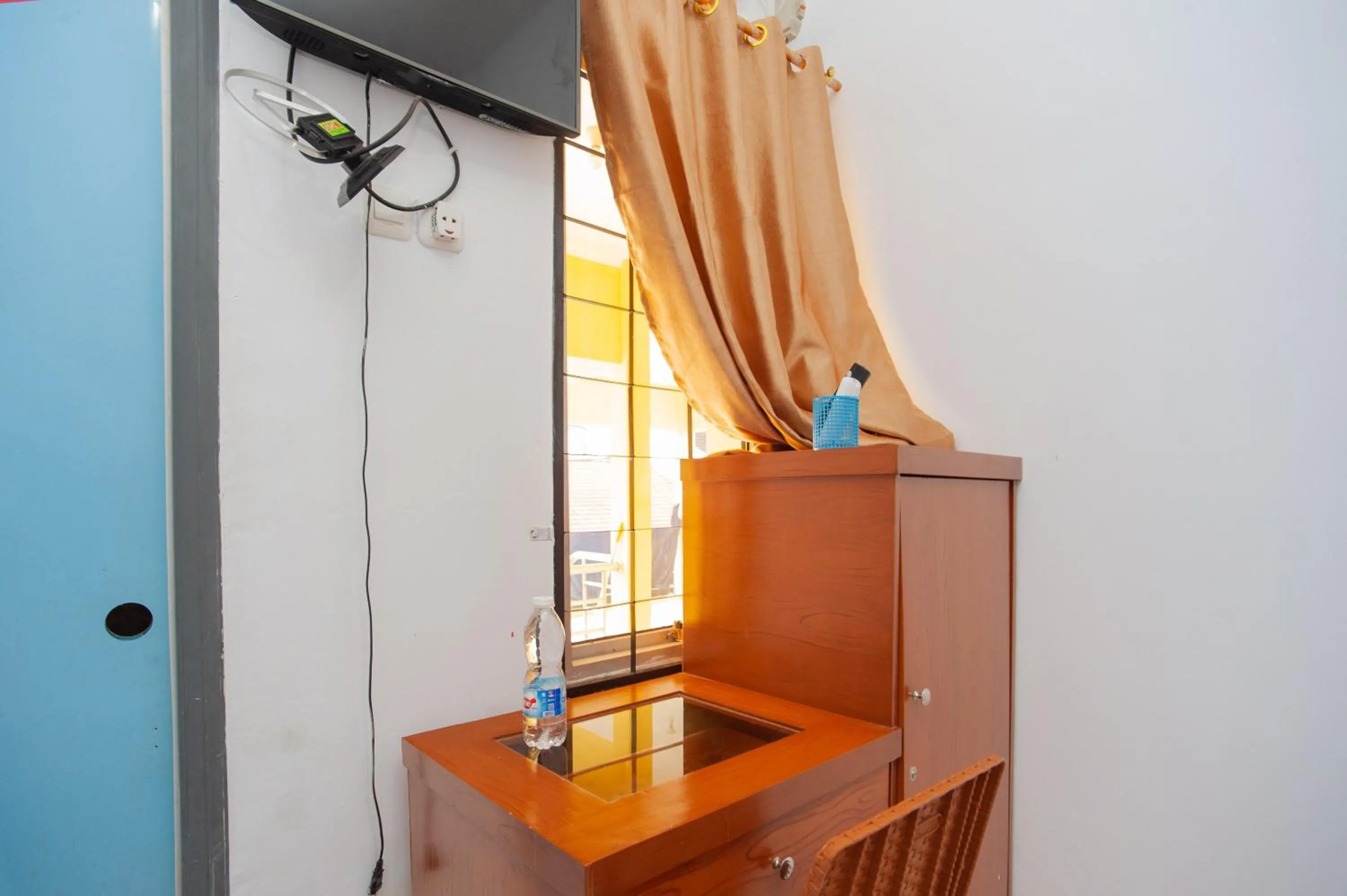 hair dresser in RedDoorz Syariah at Jalan Wayhitam Palembang