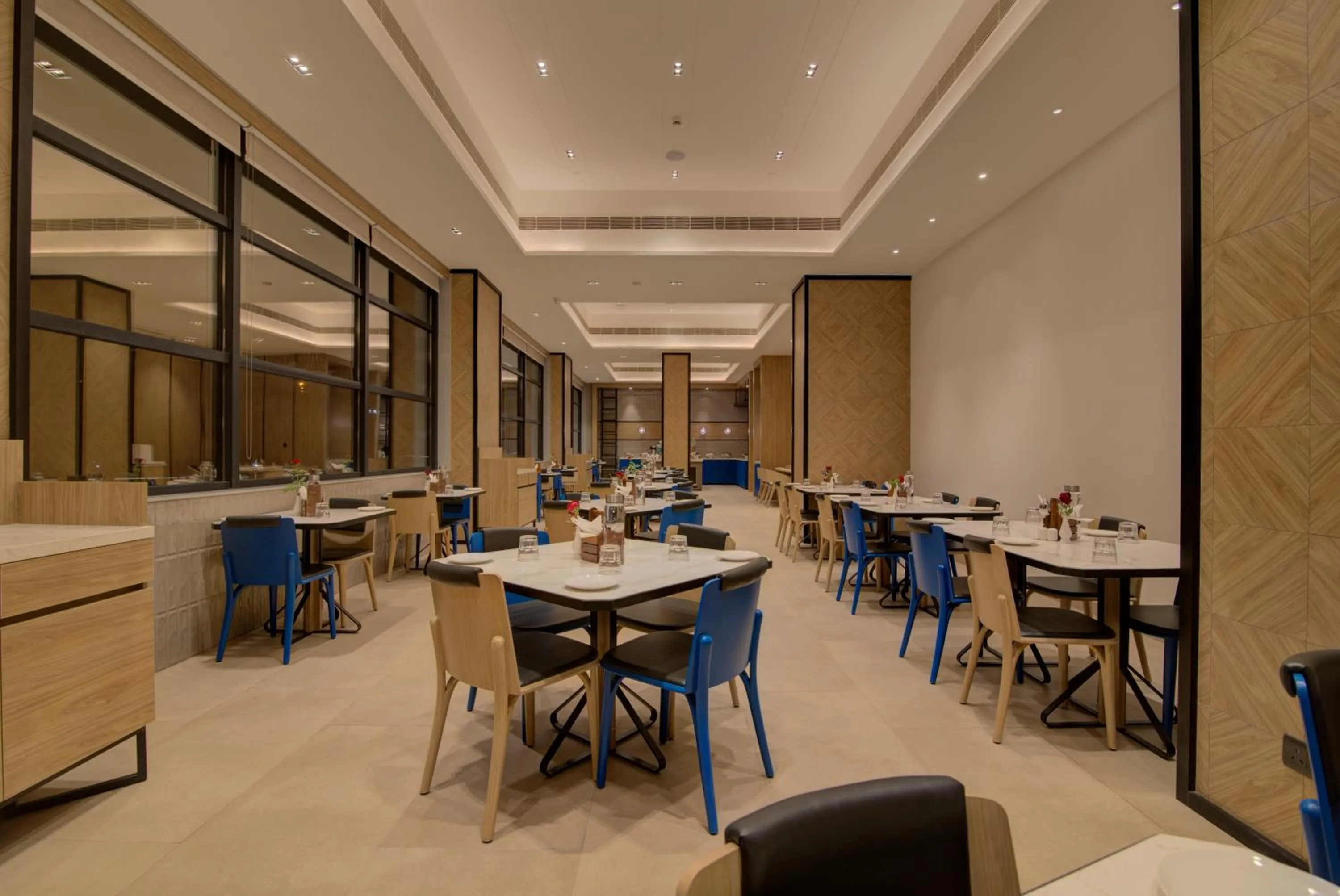 Restaurant/places to eat in 7 Apple Hotel Nashik