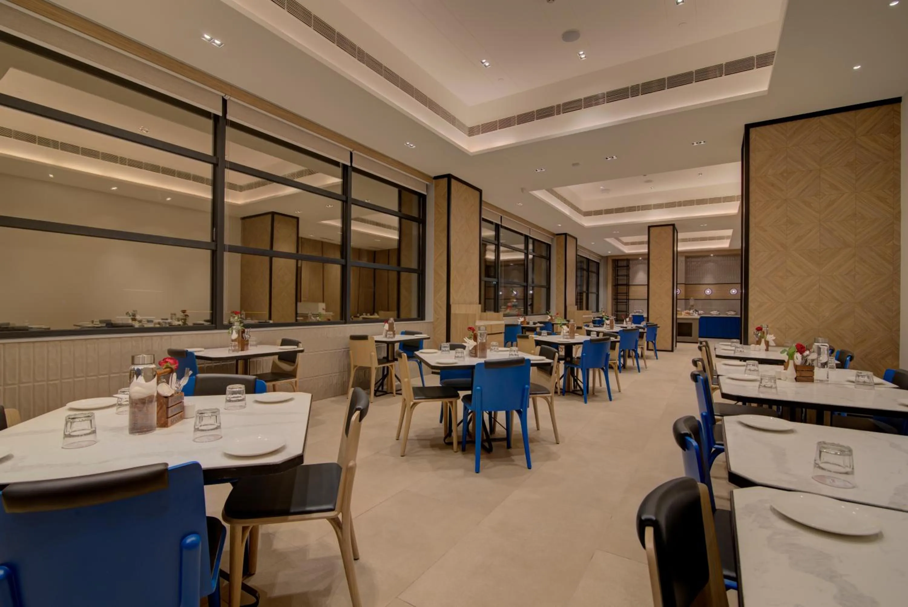 Restaurant/places to eat in 7 Apple Hotel Nashik