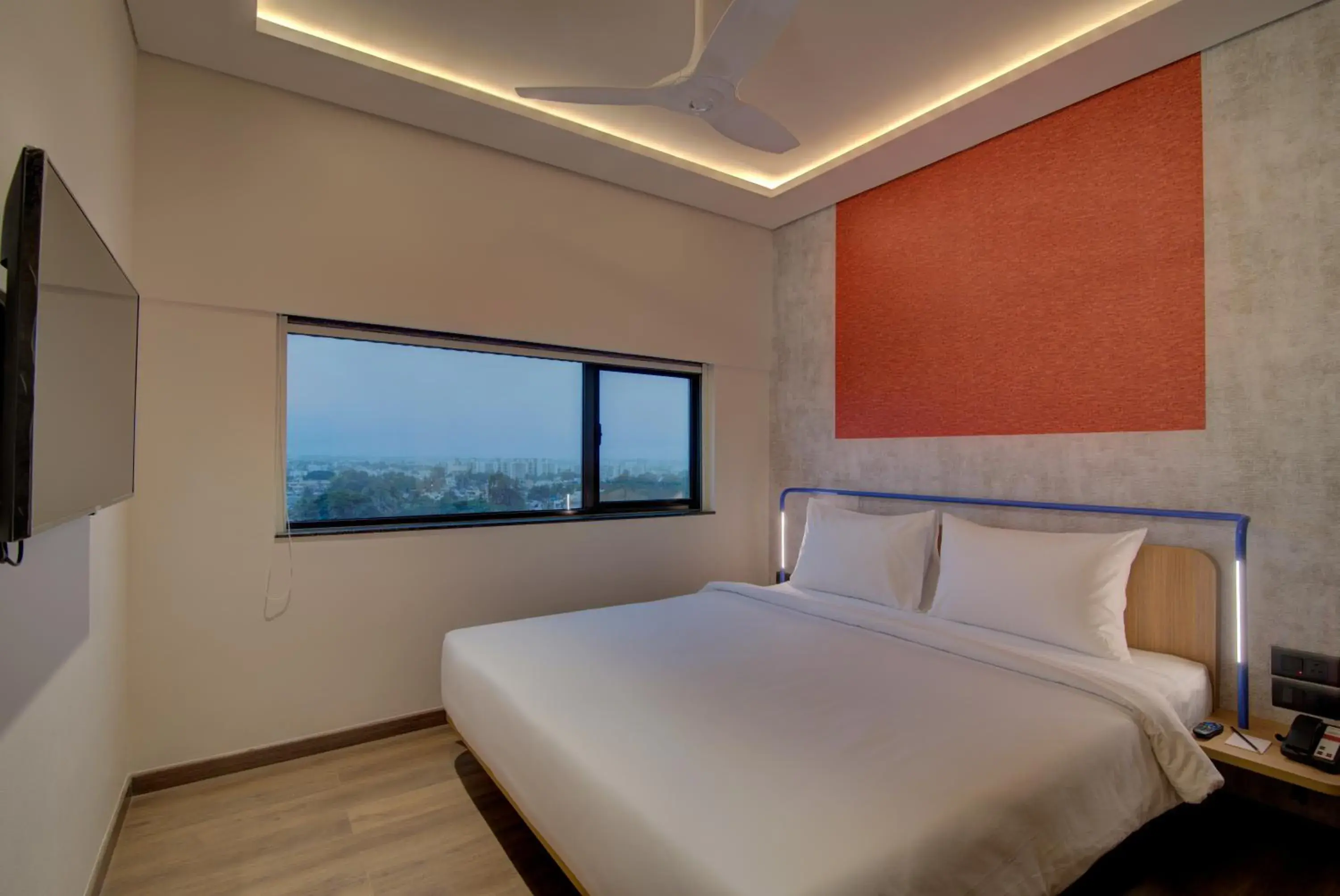 Deluxe Queen Room - single occupancy in 7 Apple Hotel Nashik Deluxe Queen Room - single occupancy in 7 Apple Hotel Nashik