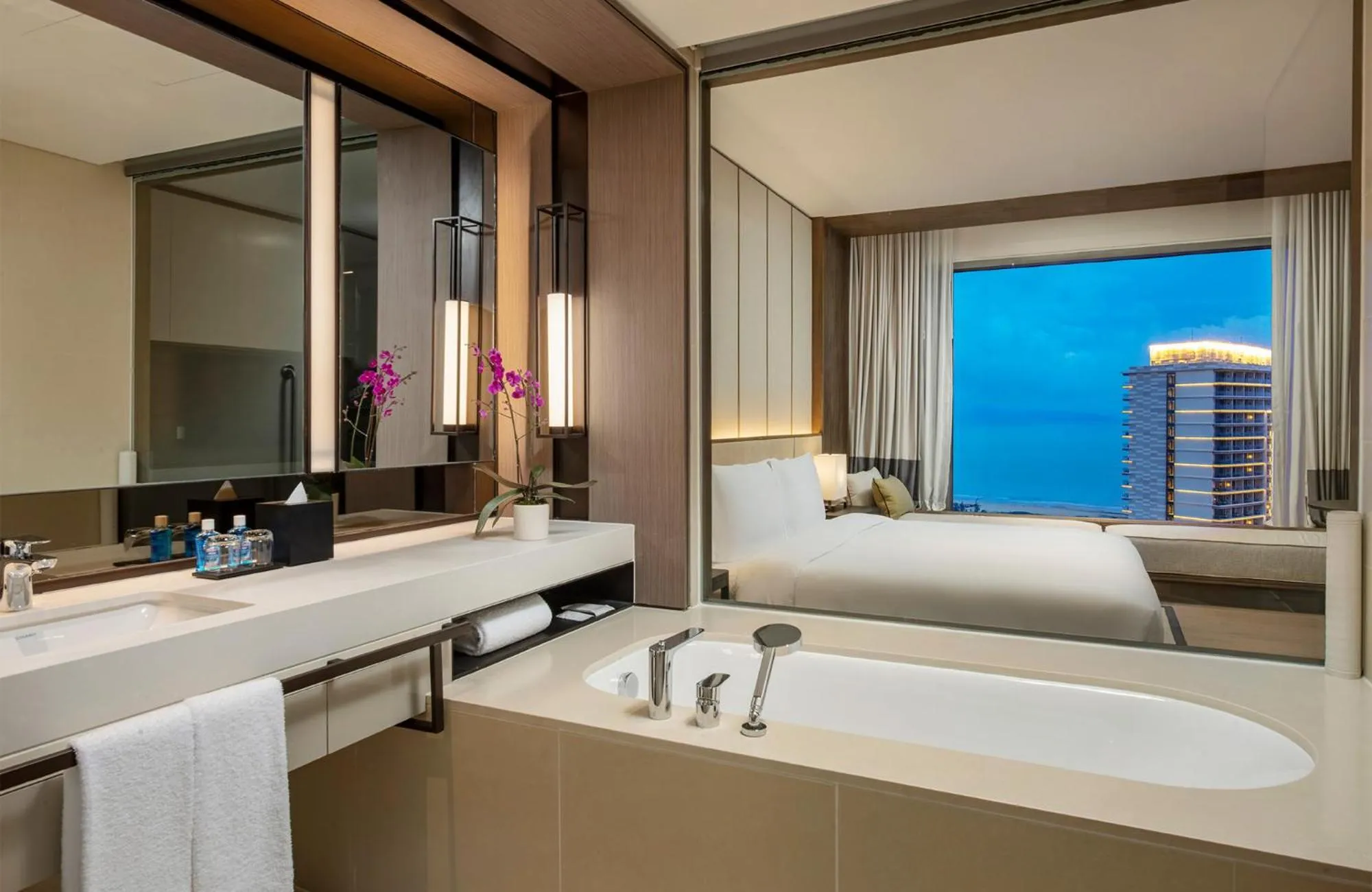 Bathroom, Bed in Hoiana Residences