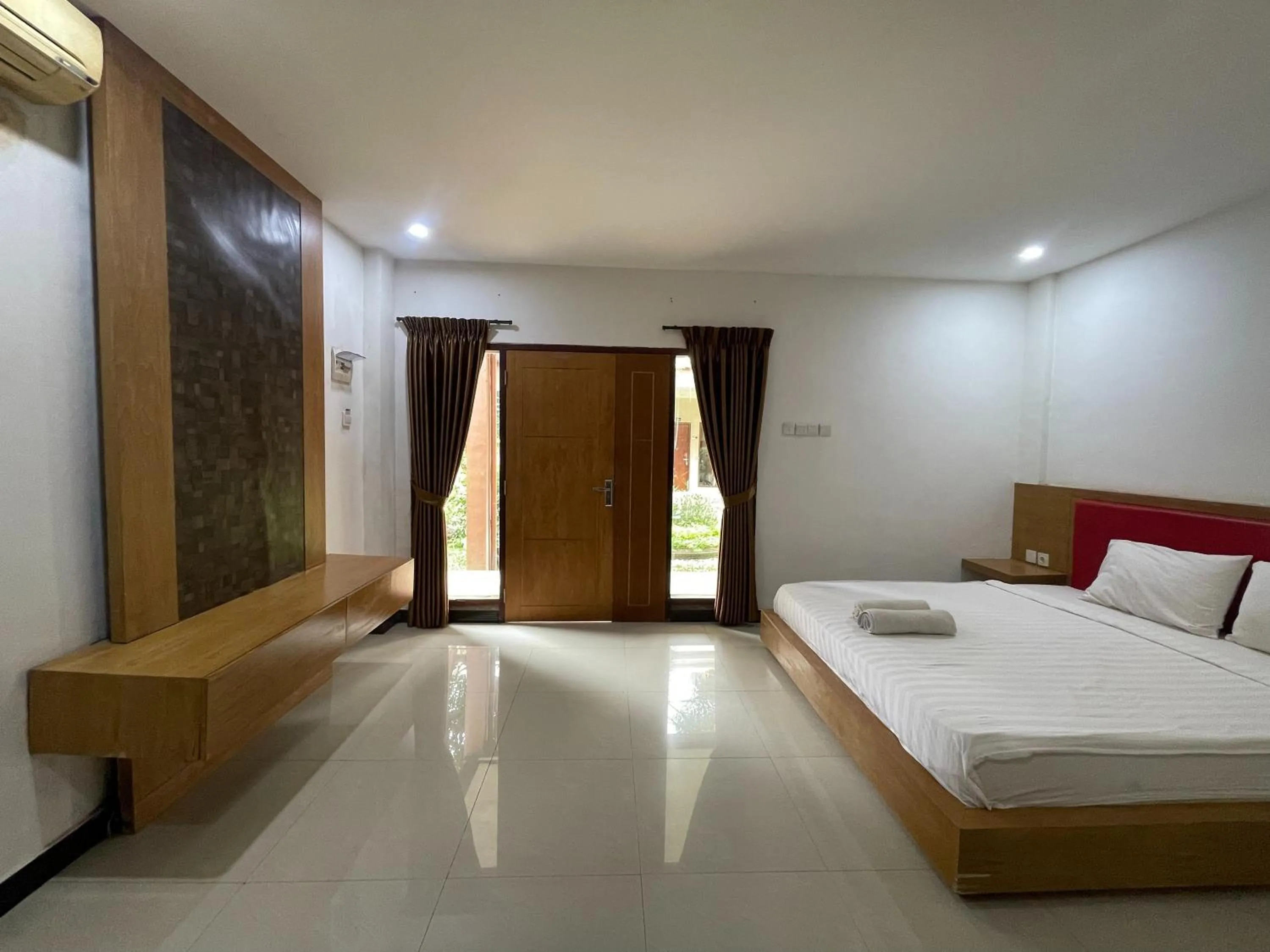 Bed in Melati Resort & Hotel Kuta Lombok