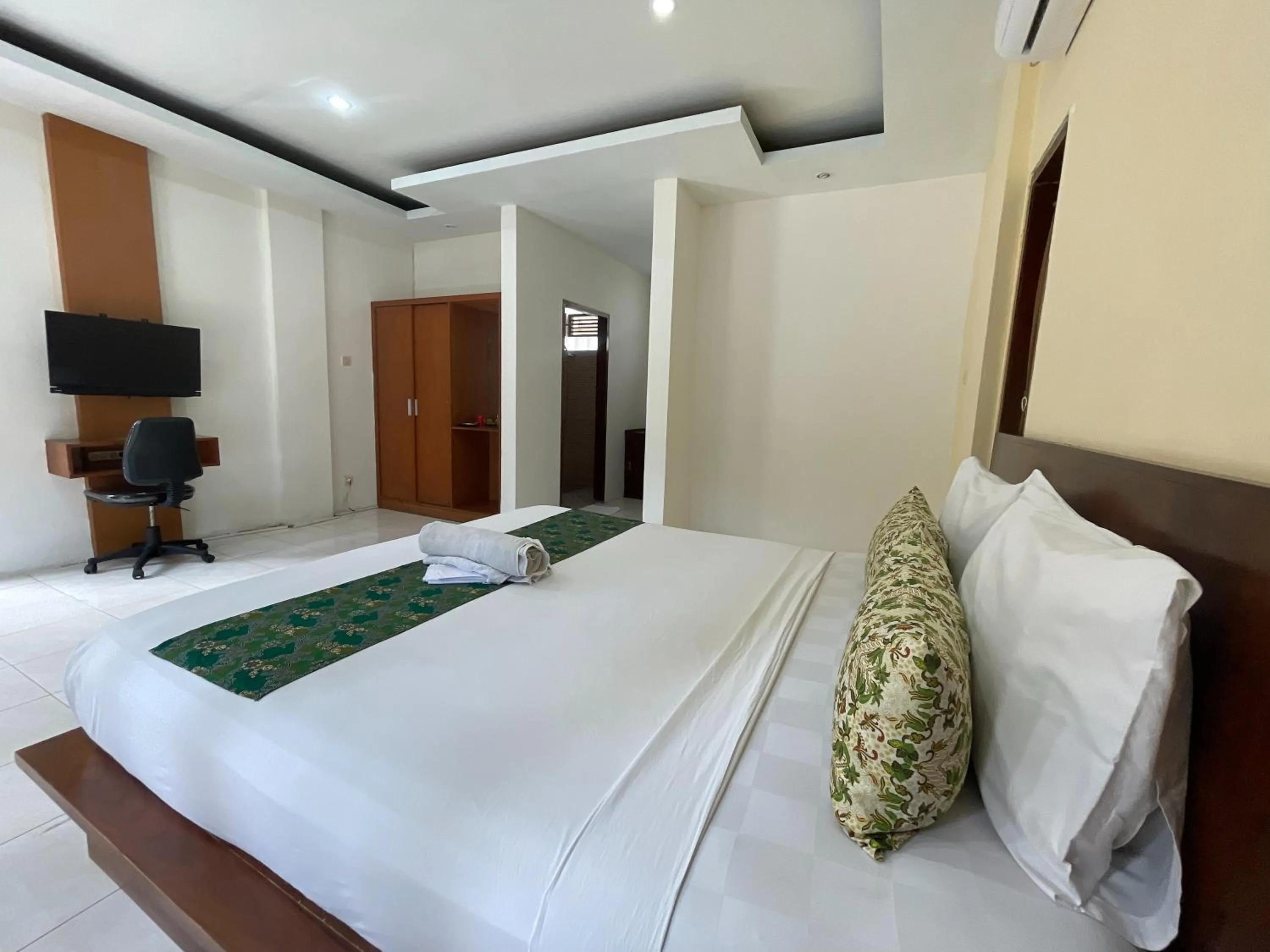 Bed in Melati Resort & Hotel Kuta Lombok