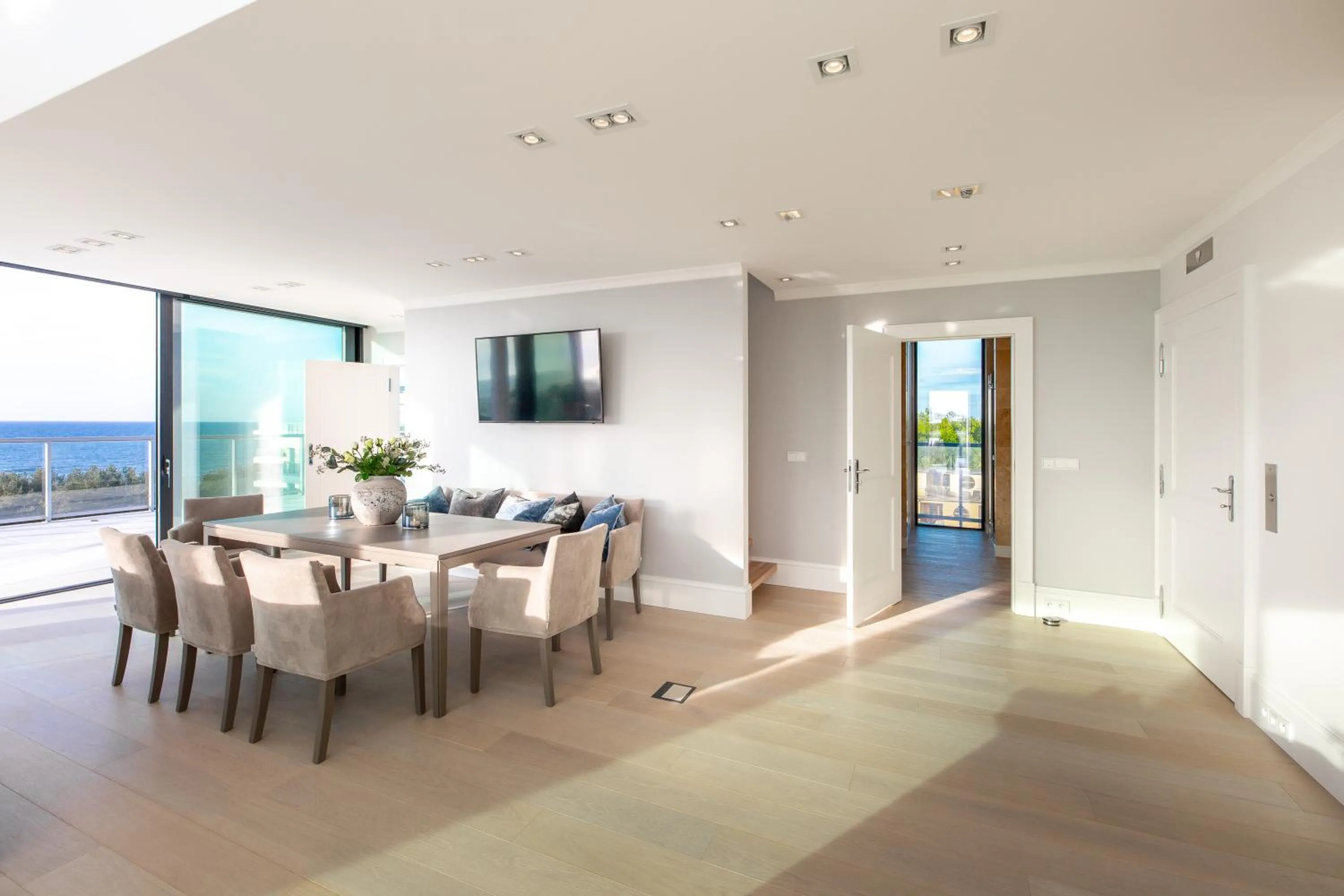 Dining area in Dune Beach Resort - C