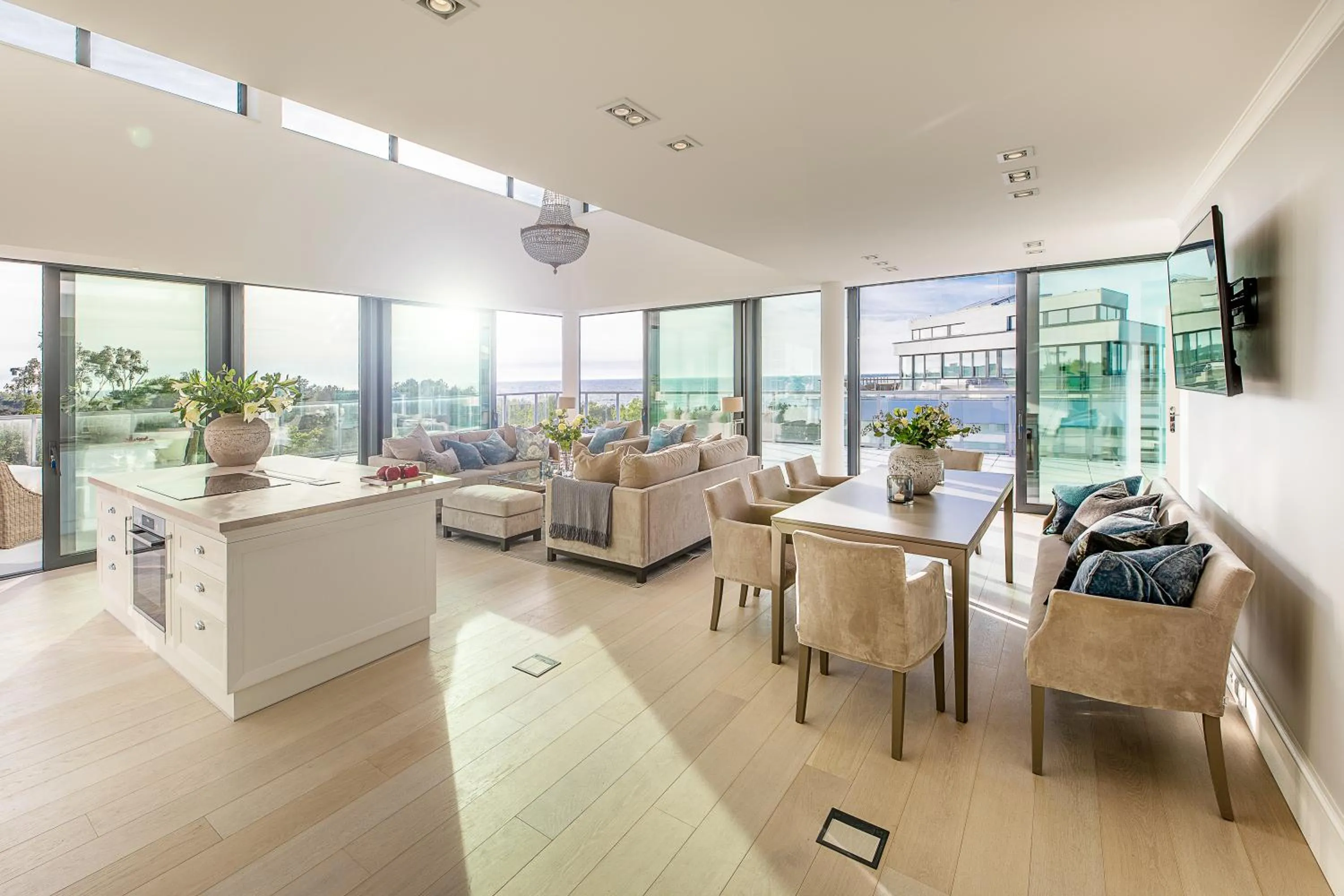 TV and multimedia in Dune Beach Resort - C