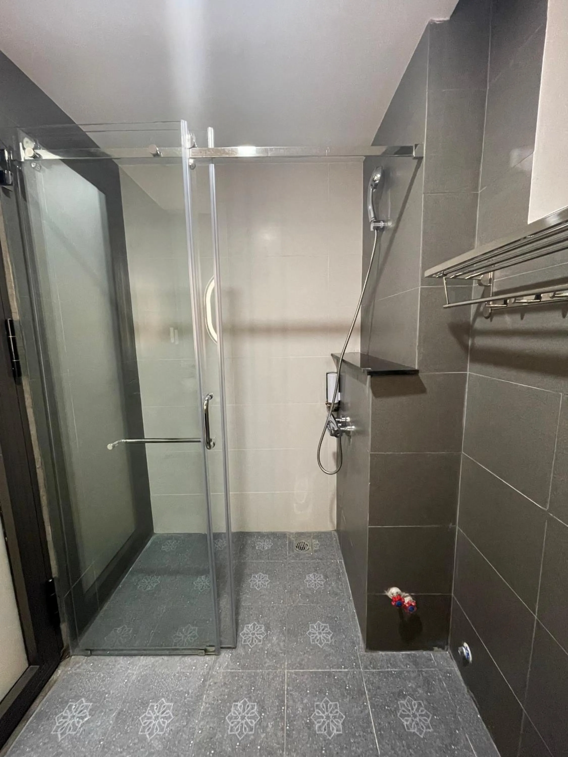 Shower in Feliz Dalat Homestay