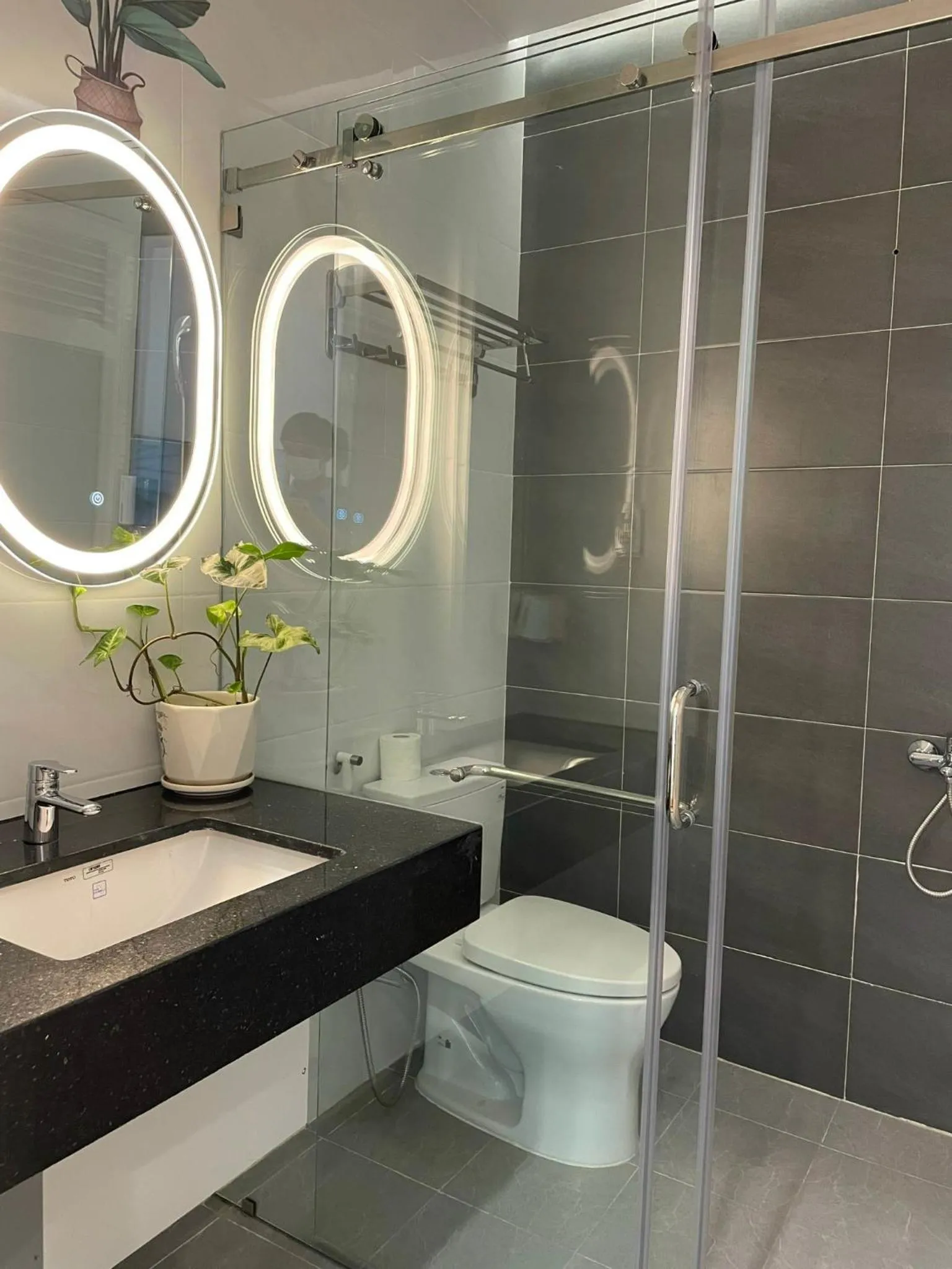 Toilet in Feliz Dalat Homestay