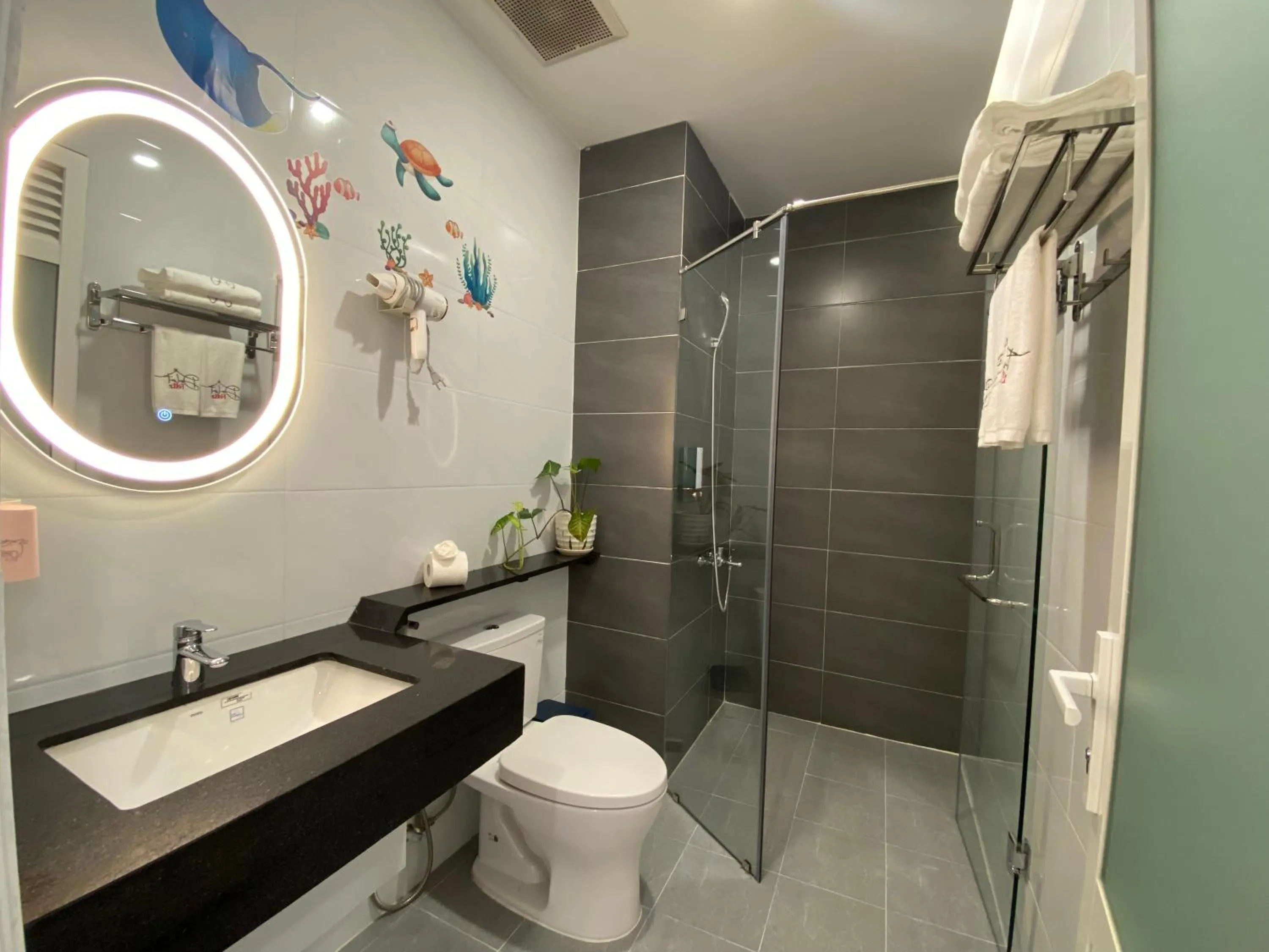 Toilet in Feliz Dalat Homestay