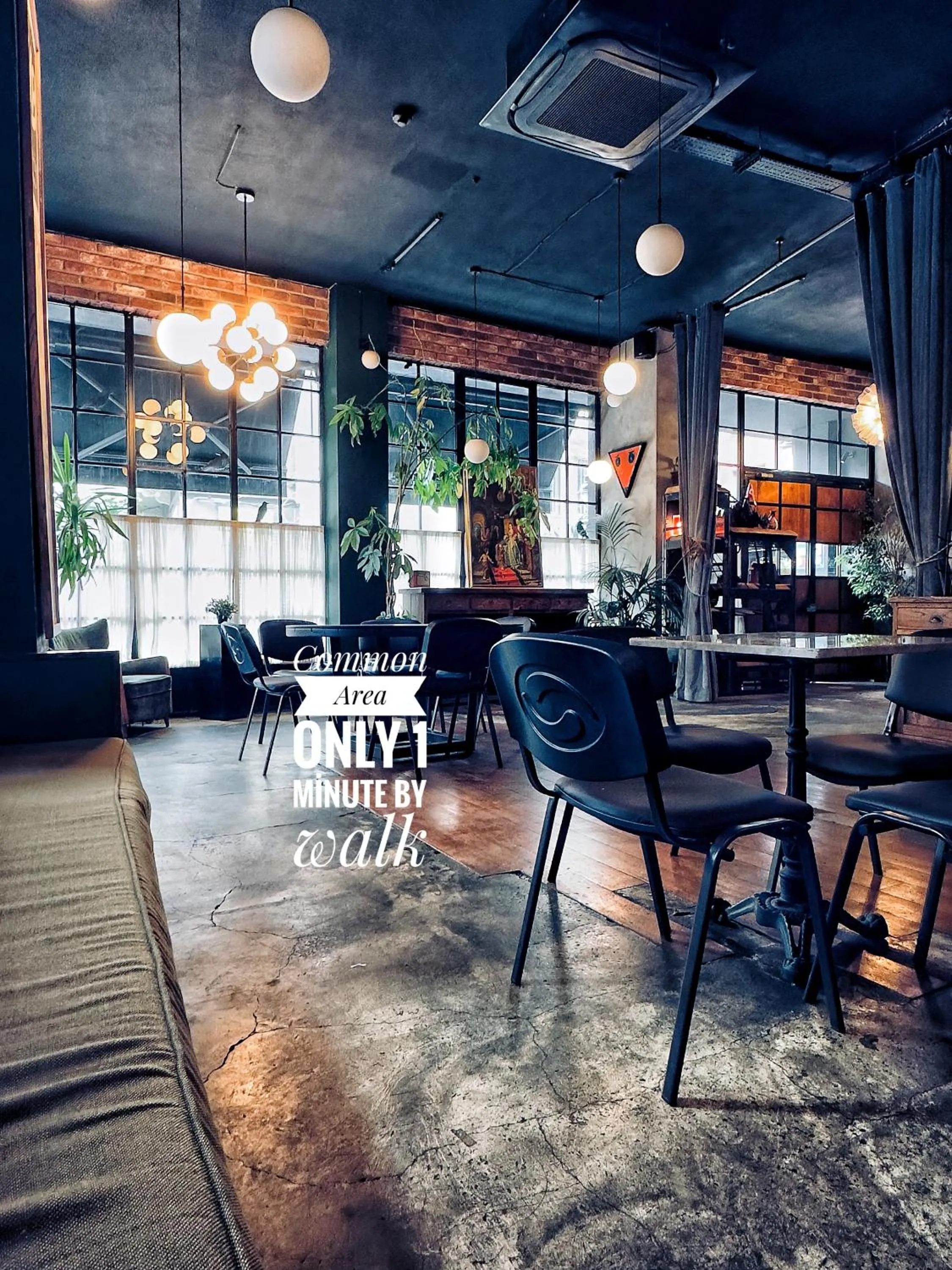 Communal lounge/ TV room in Nomad Hostel Karaköy