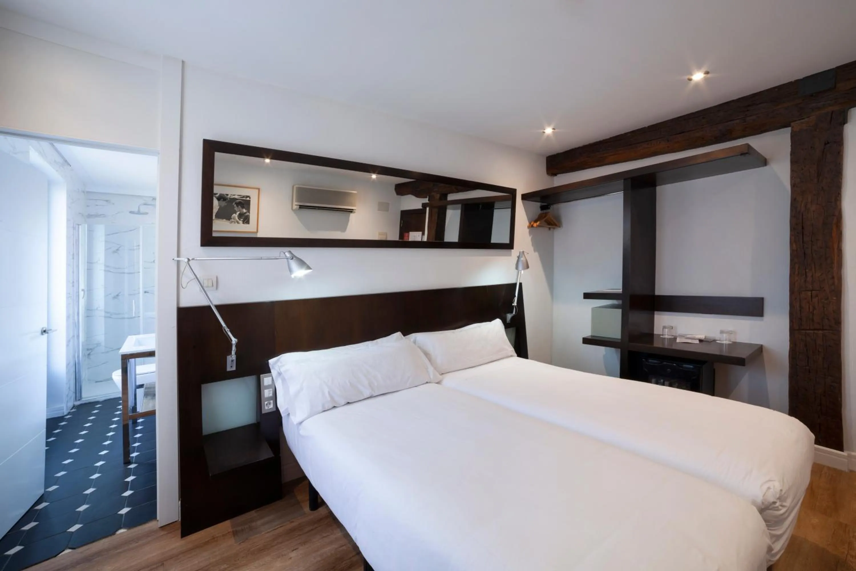 Bedroom, Bed in Petit Palace Arana Bilbao