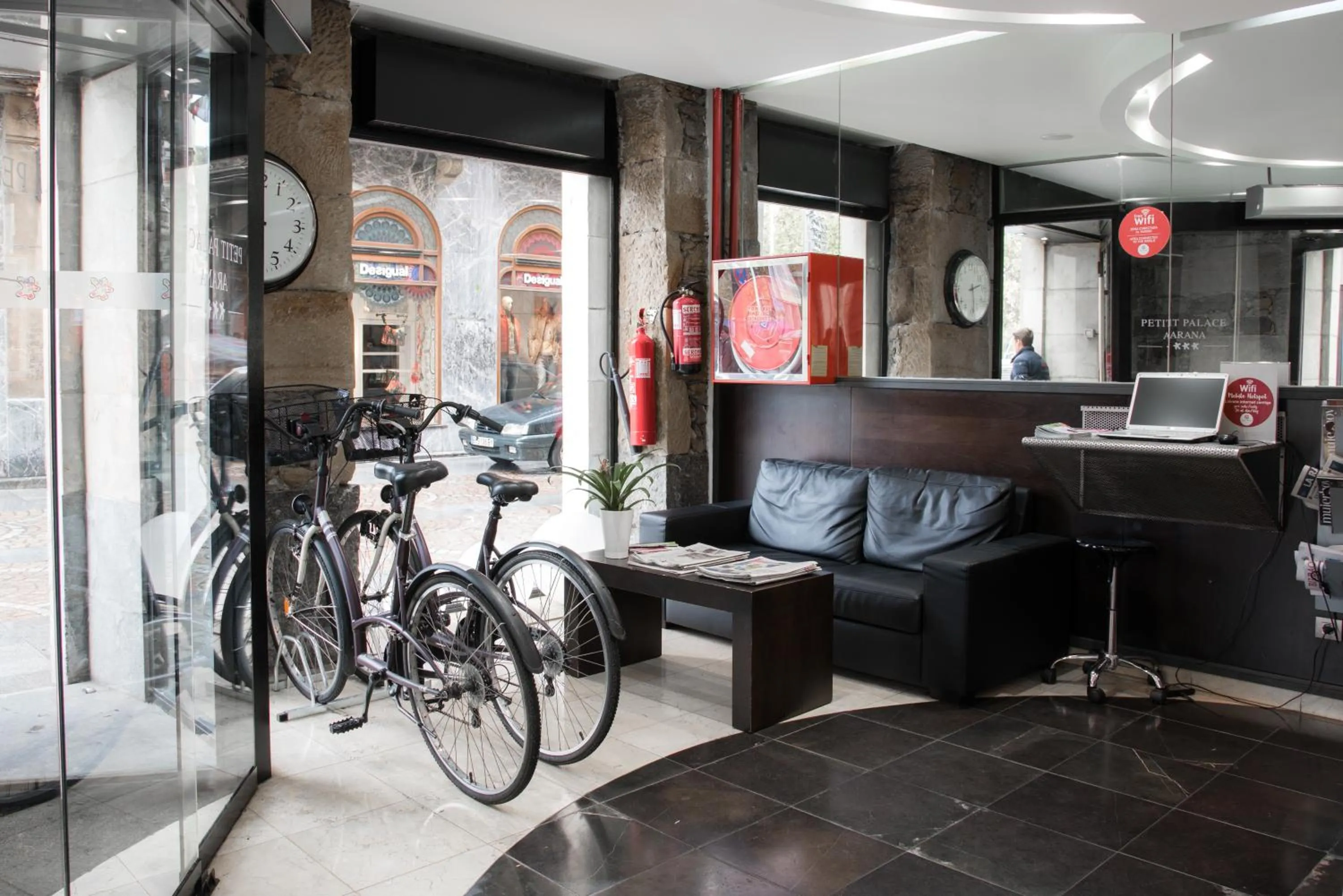 Lobby or reception in Petit Palace Arana Bilbao