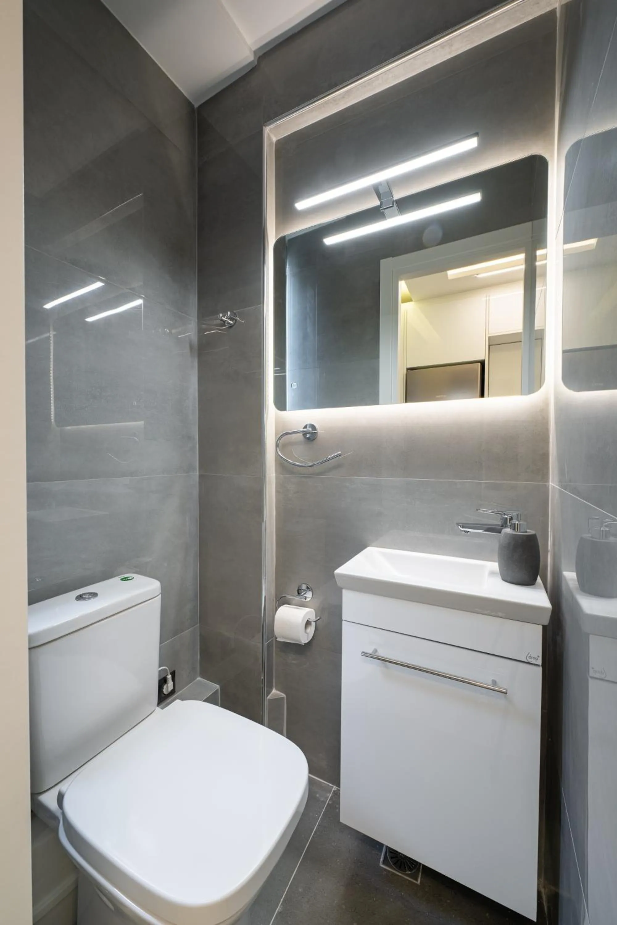 Toilet in Acropolis Cozy Apartments