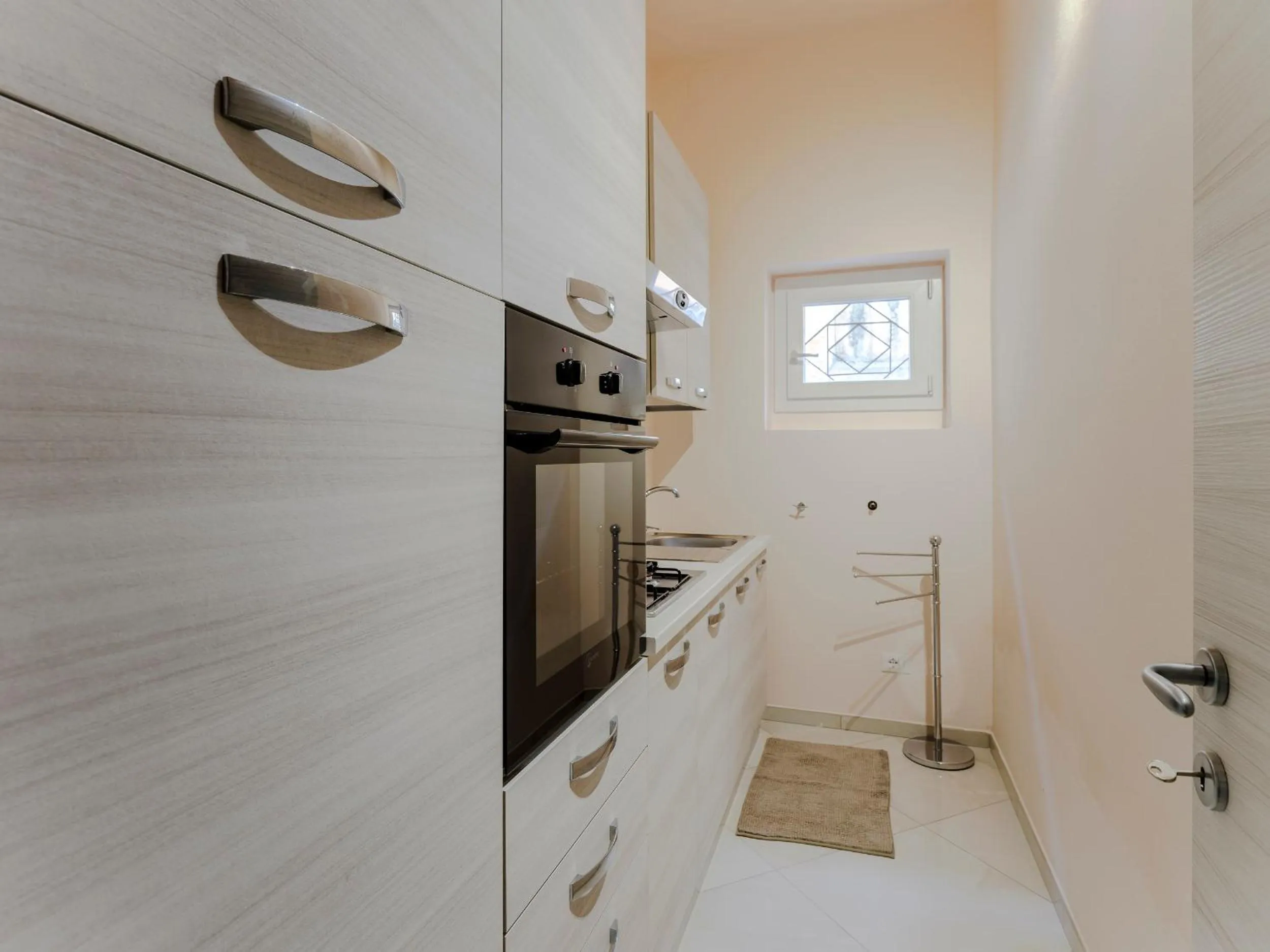 Kitchen or kitchenette in Villa Royal B&B