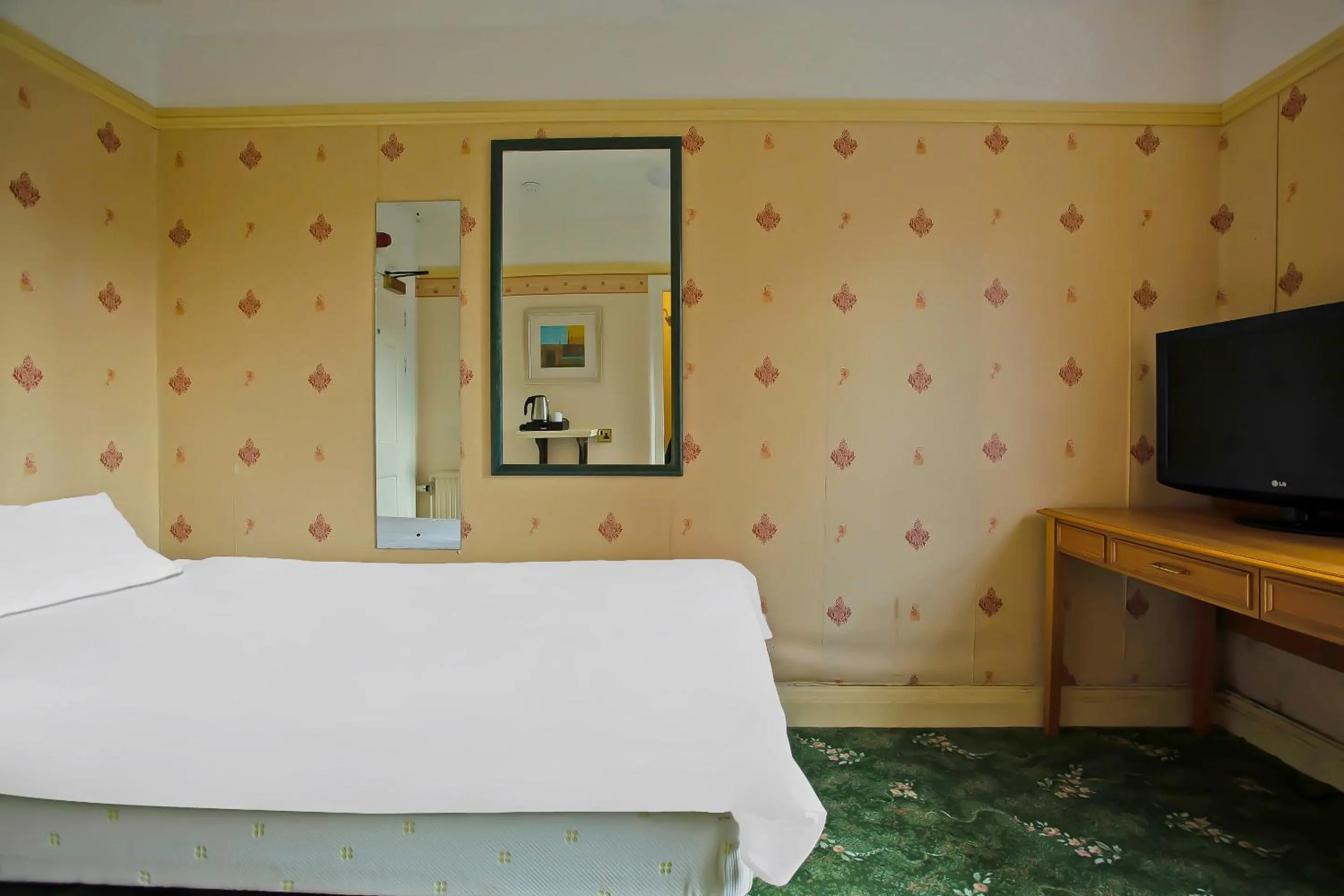 Bedroom in Great White Horse Hotel