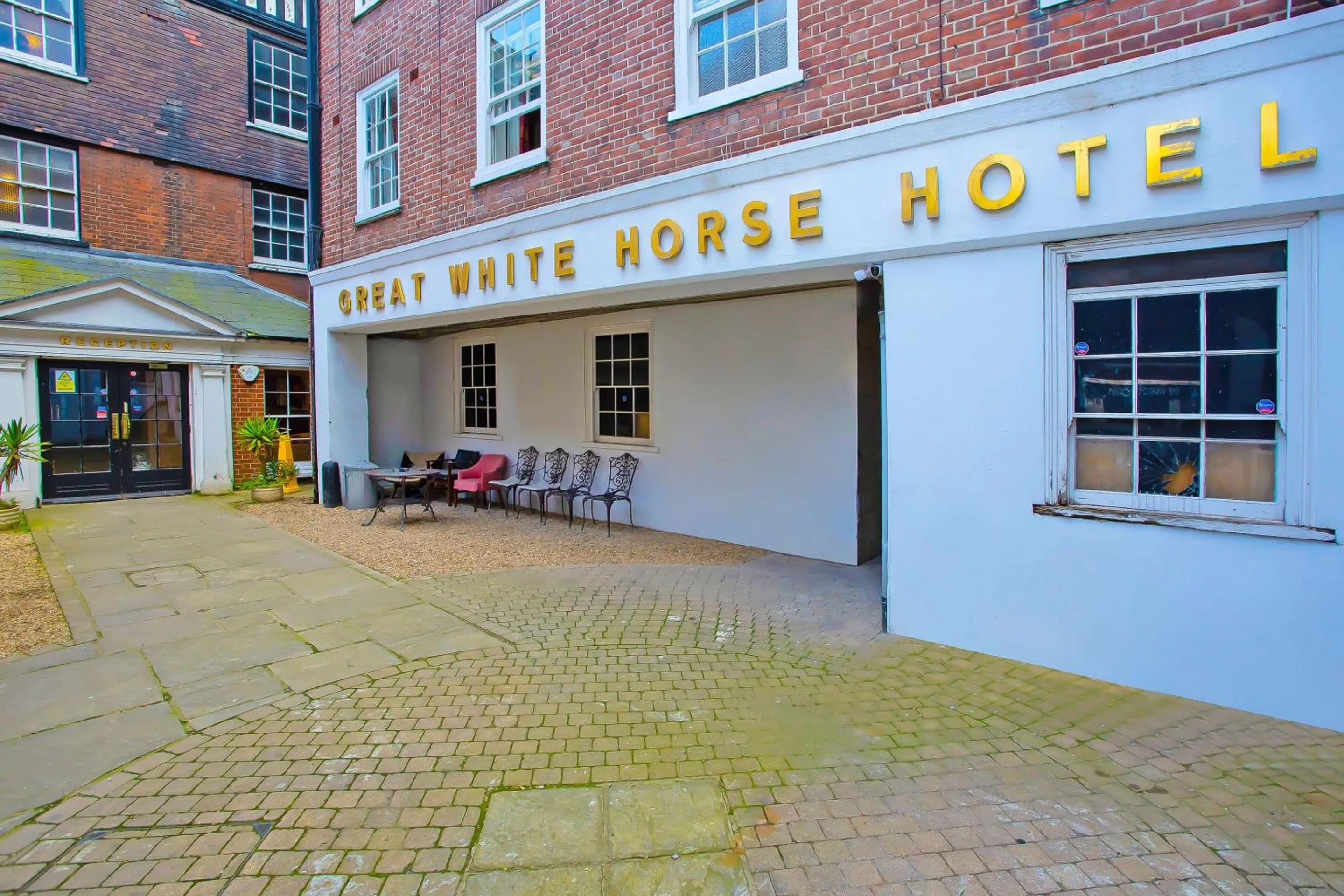 Facade/entrance in Great White Horse Hotel