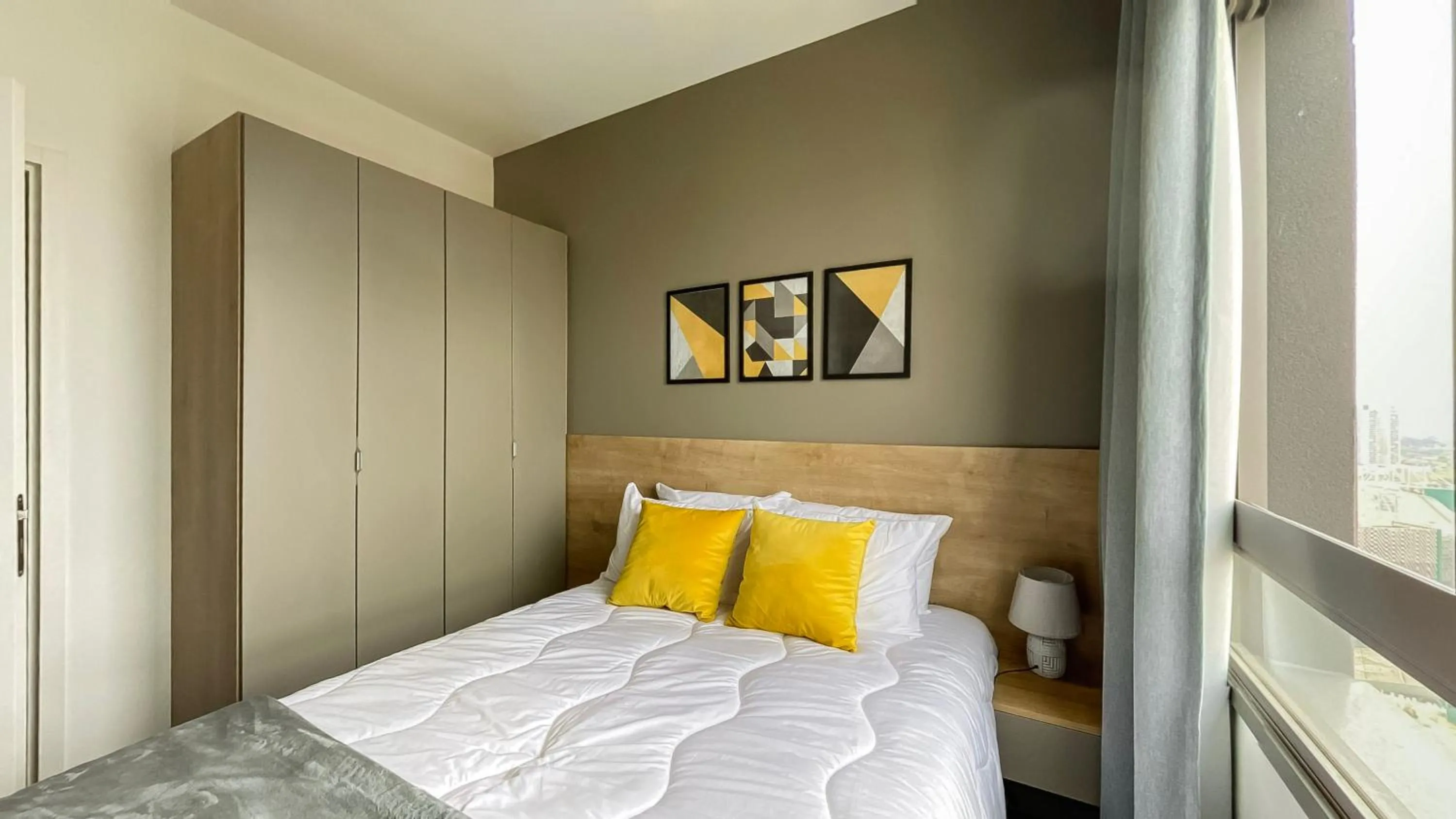 Bedroom, Bed in 360 VN Turiassú by Housi