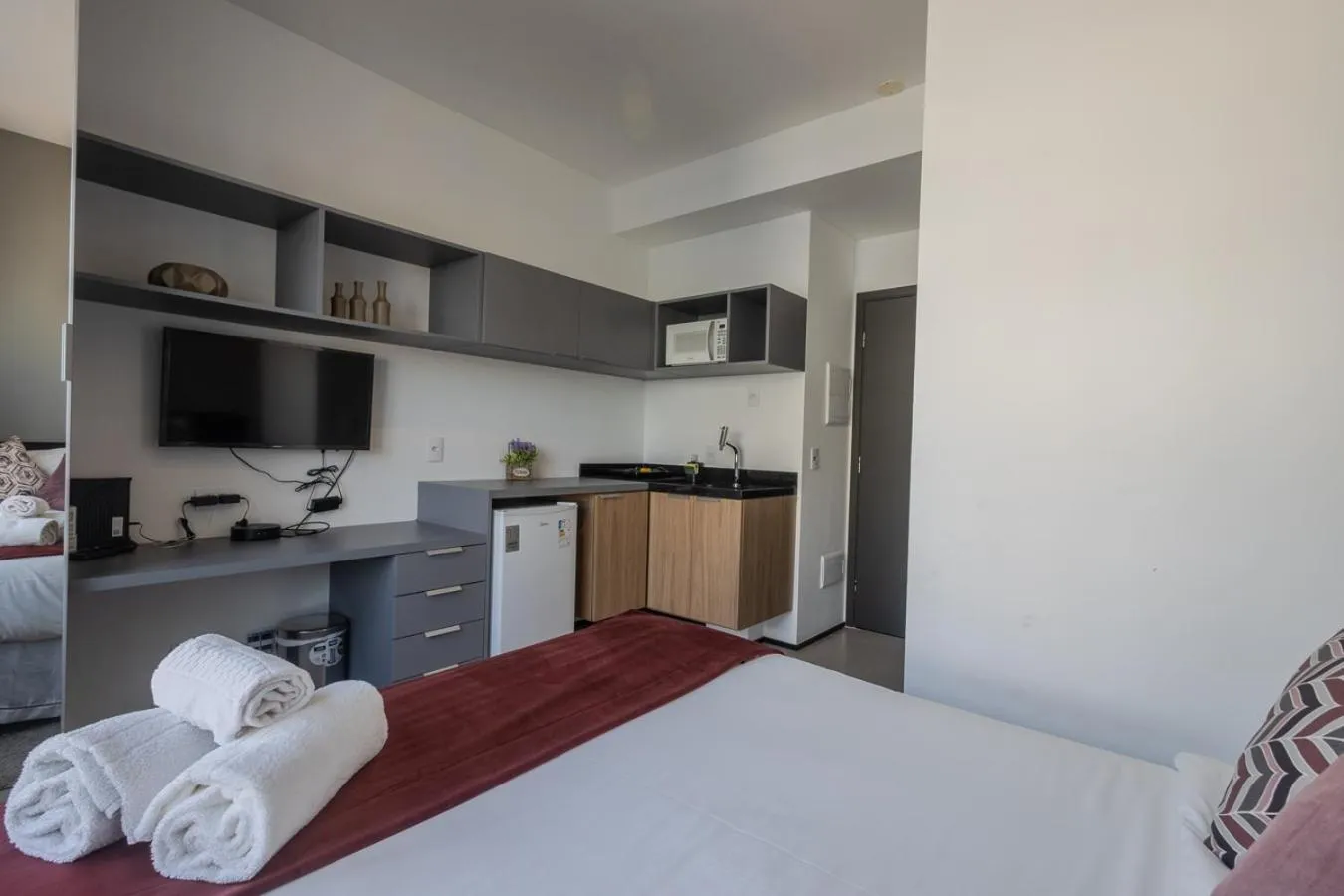 Kitchen or kitchenette, Bed in 360 VN Turiassú by Housi