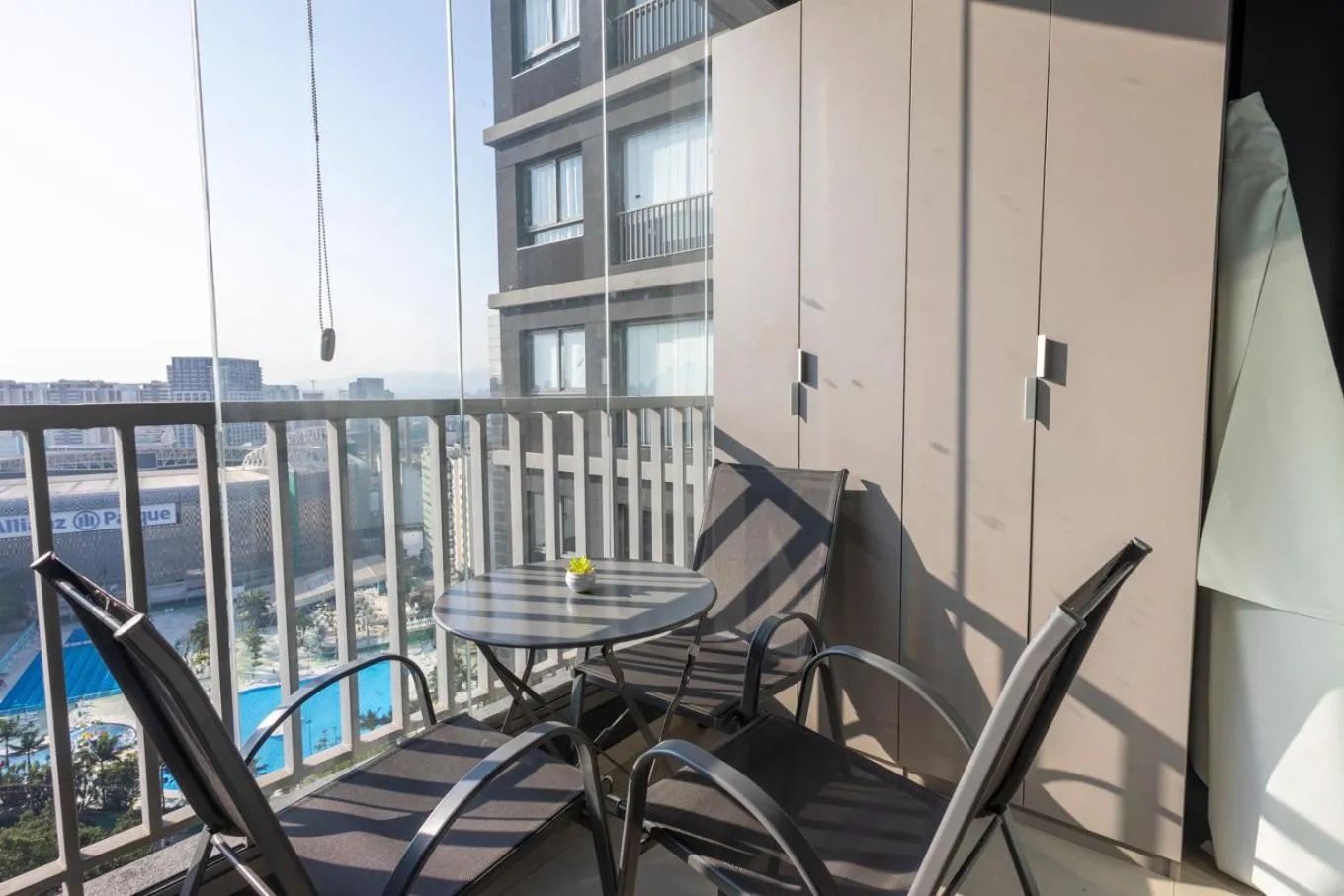 Balcony/Terrace in 360 VN Turiassú by Housi