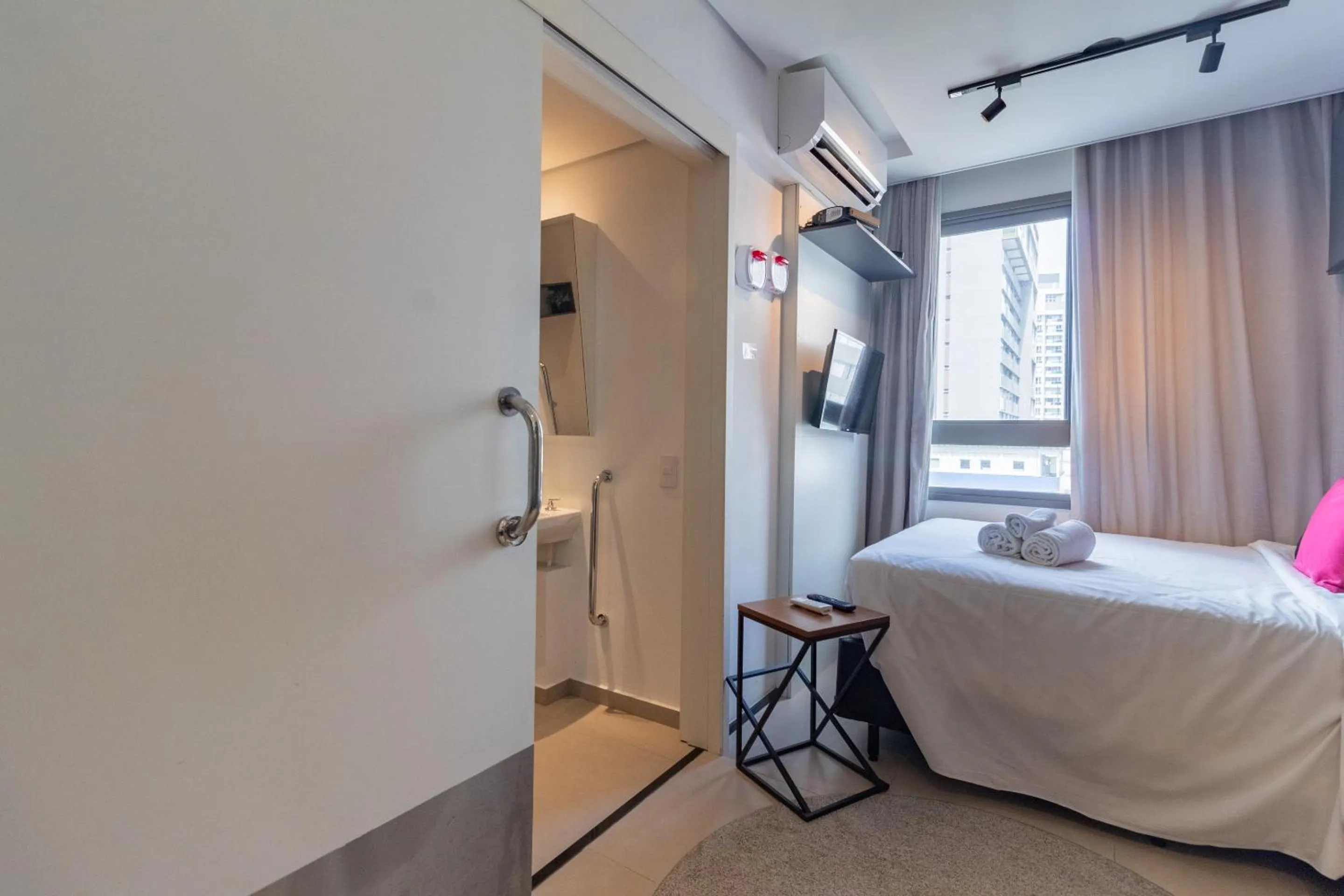 Photo of the whole room, Bed in 360 VN Turiassú by Housi