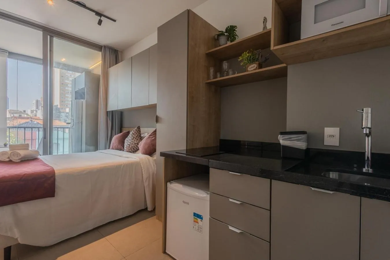 Kitchen or kitchenette, Bed in 360 VN Turiassú by Housi