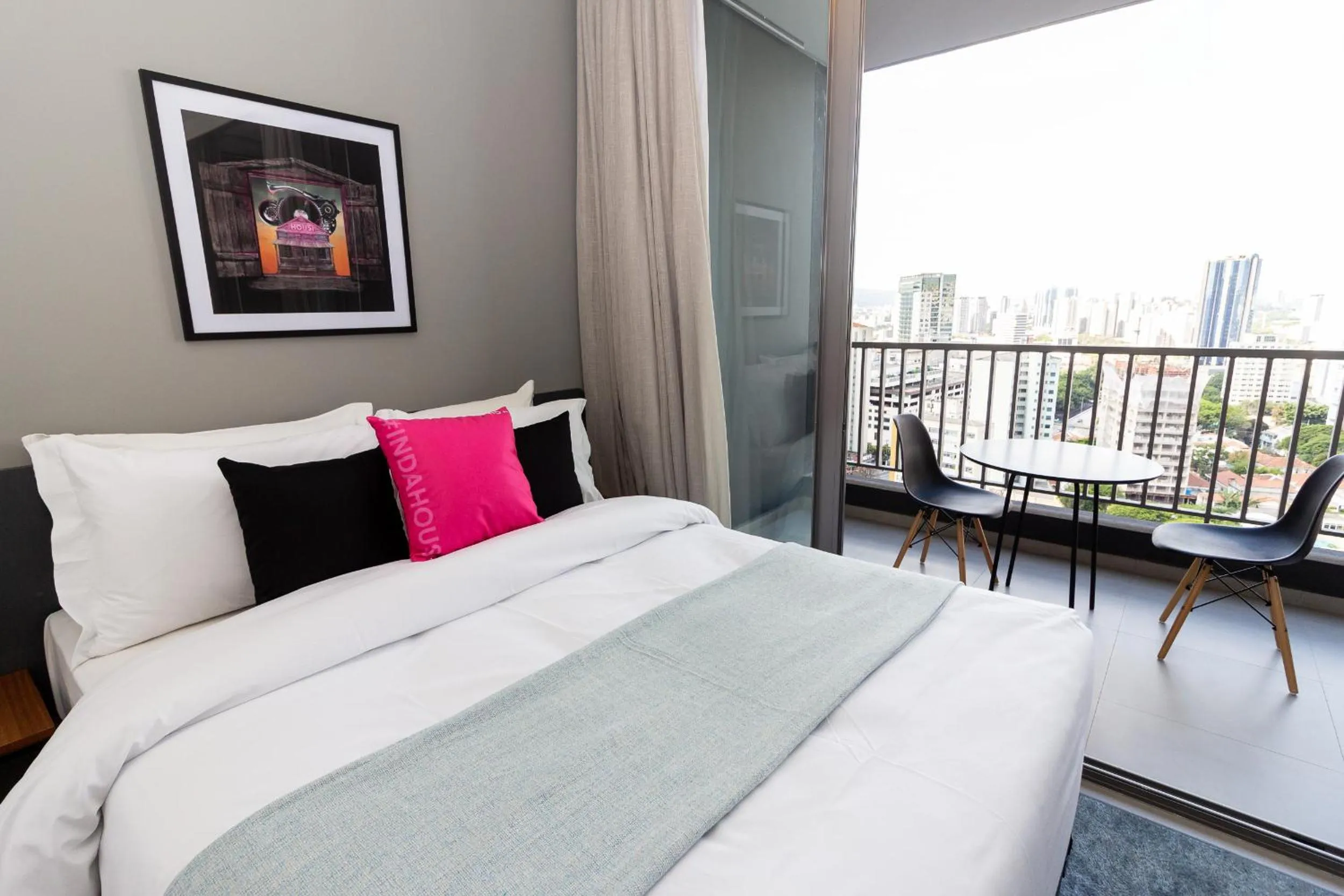 Photo of the whole room, Bed in 360 VN Turiassú by Housi