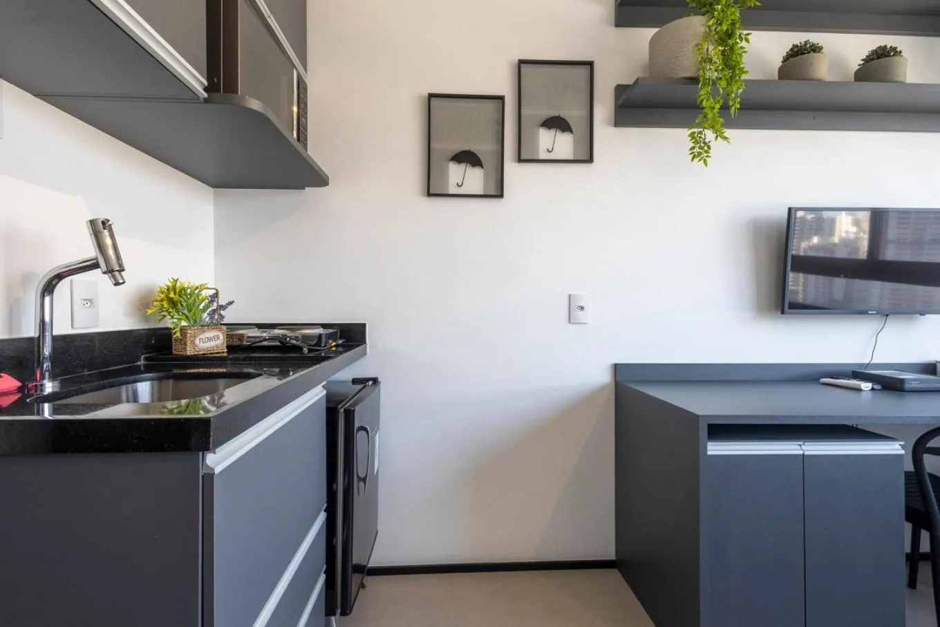 Kitchen or kitchenette in 360 VN Turiassú by Housi