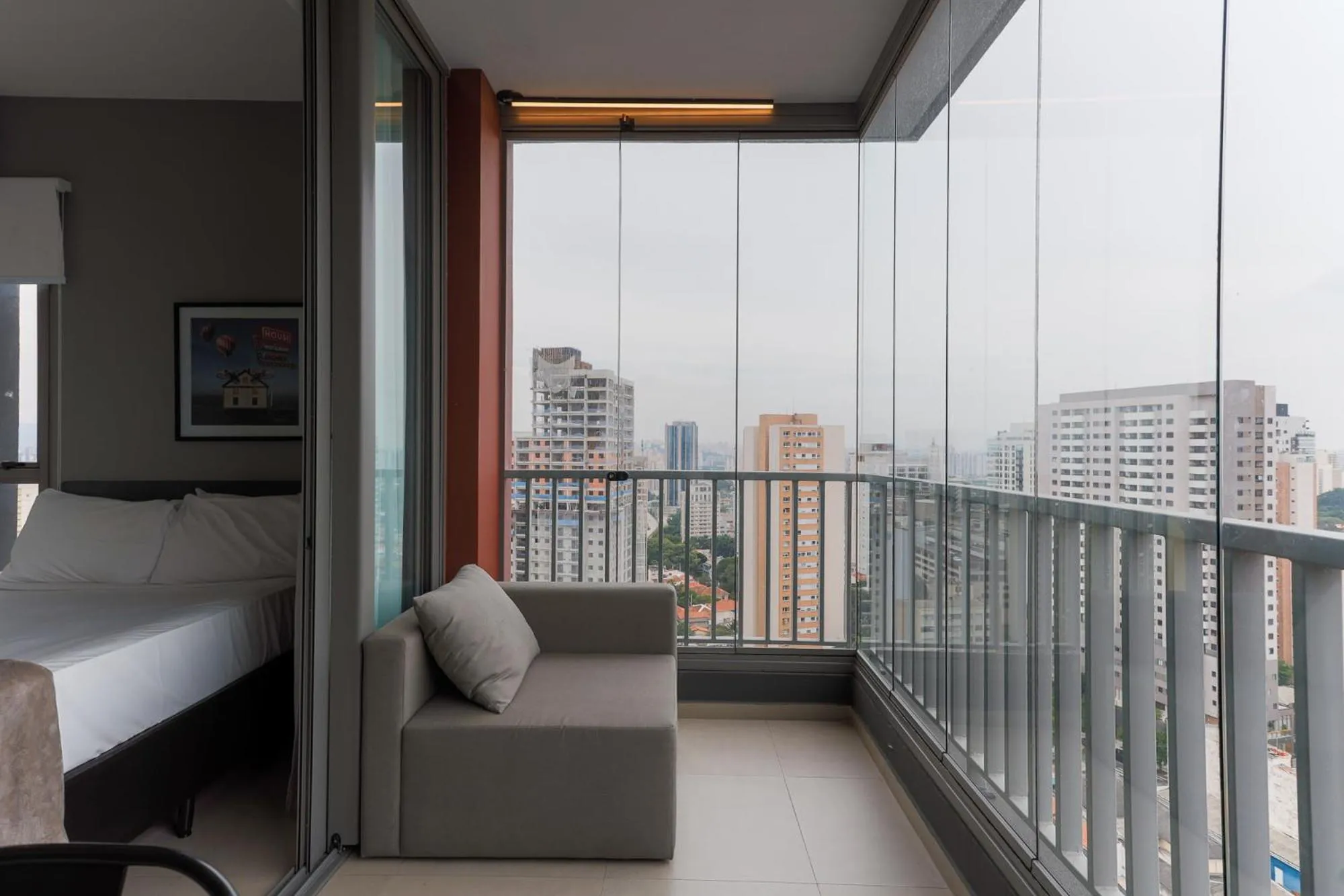 Balcony/Terrace in 360 VN Turiassú by Housi