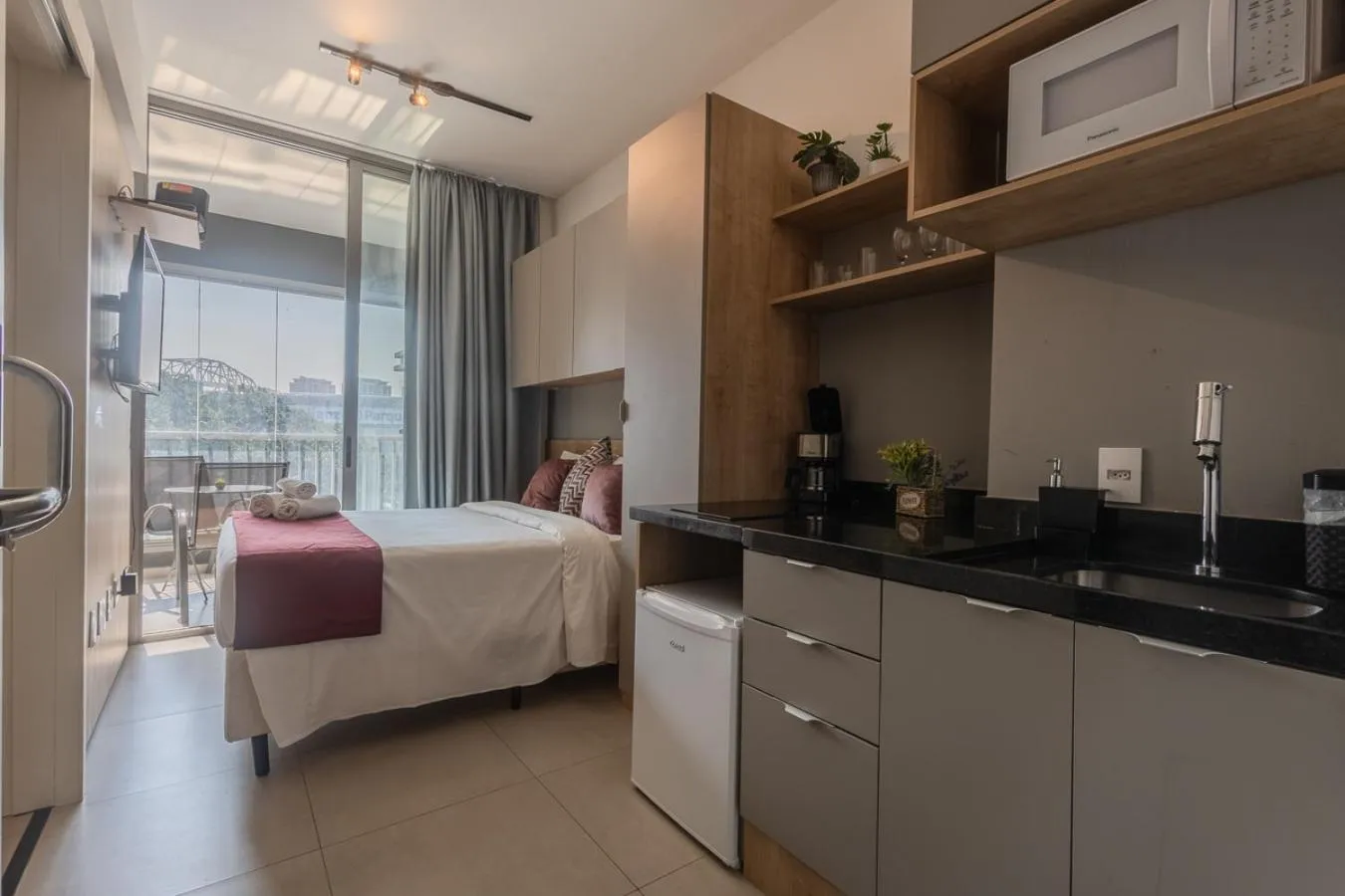 Kitchen or kitchenette, Bed in 360 VN Turiassú by Housi