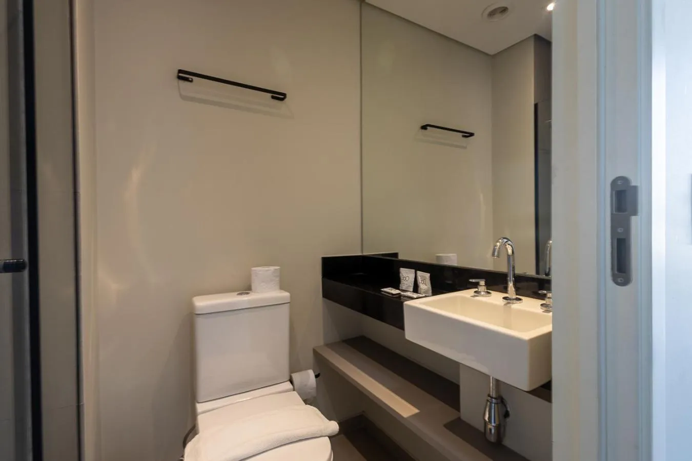 Shower in 360 VN Turiassú by Housi