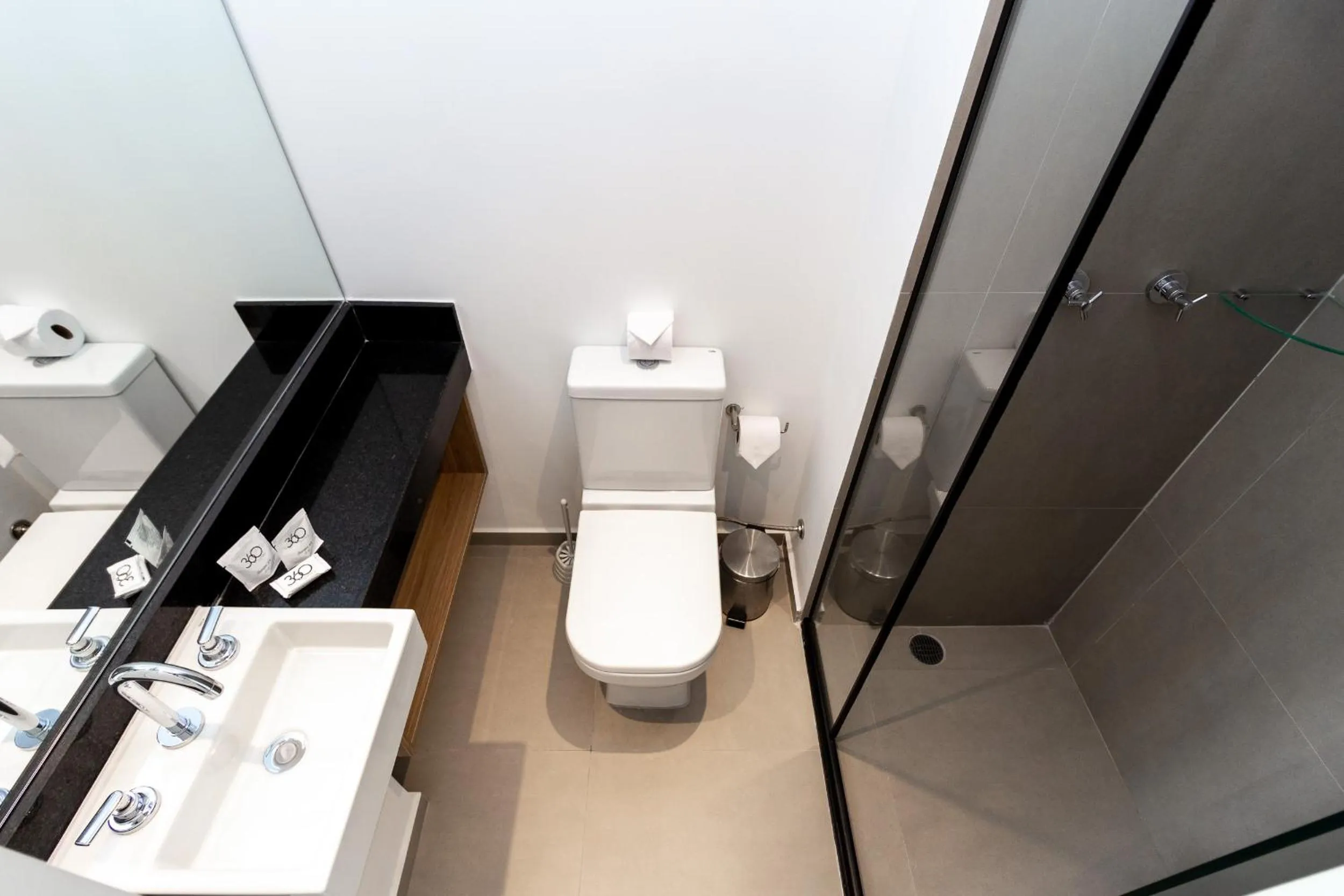 Shower in 360 VN Turiassú by Housi