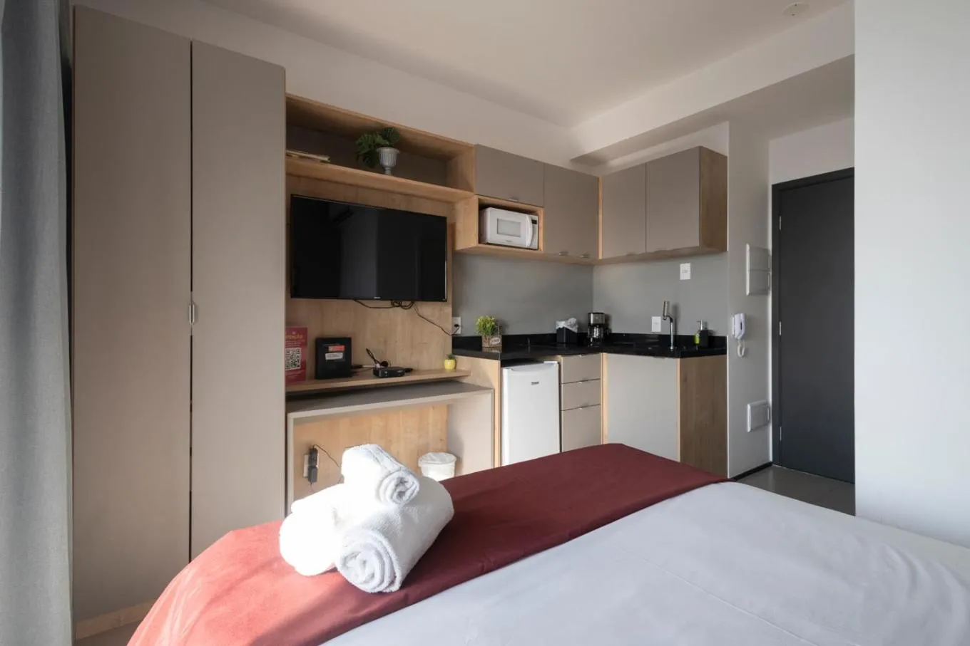 Kitchen or kitchenette, Bed in 360 VN Turiassú by Housi